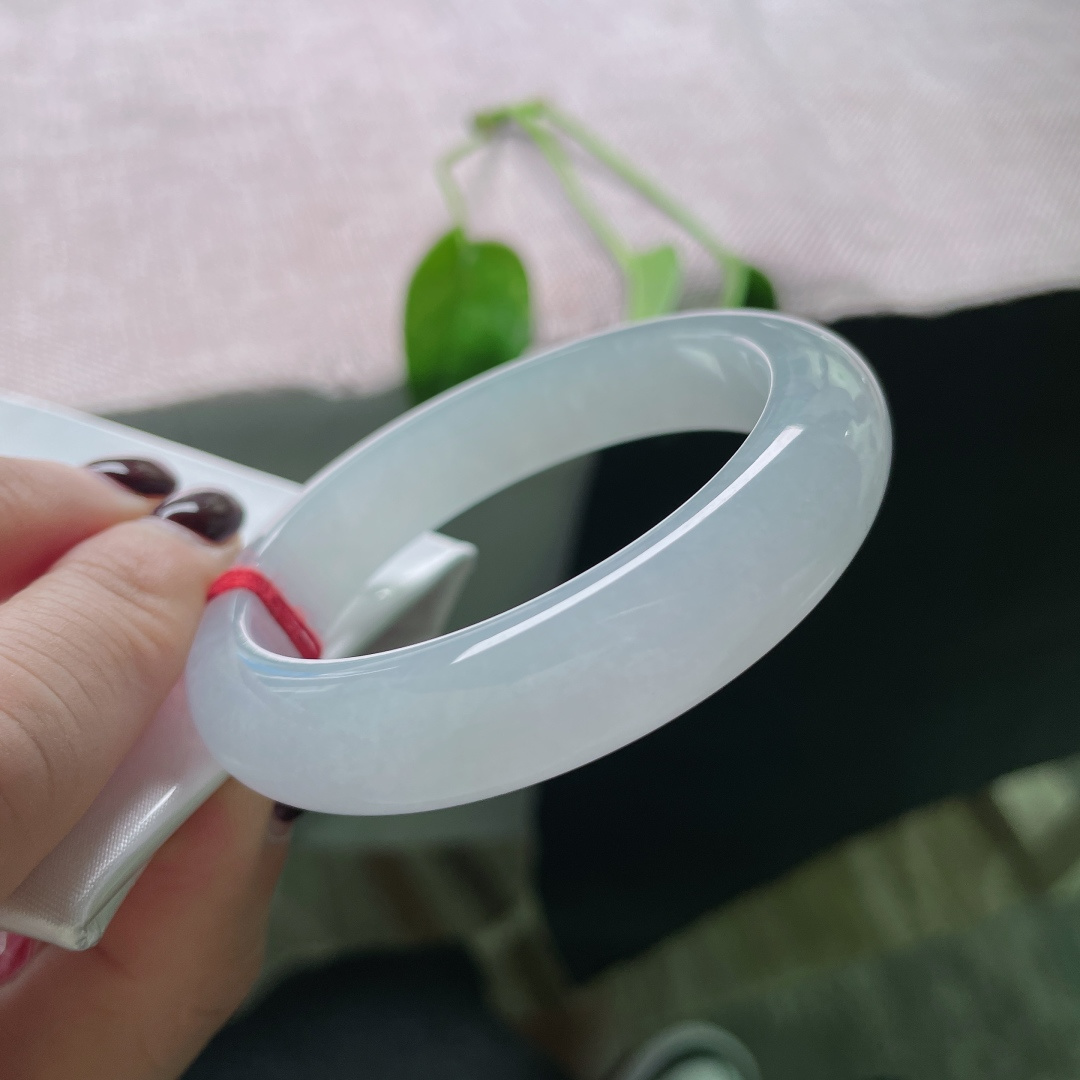 52.2/12.4/7.7绿底正圈，微紫，是晨曦未醒的梦，染上了一层淡淡的紫，通透又疏离。无裂，ss49468a