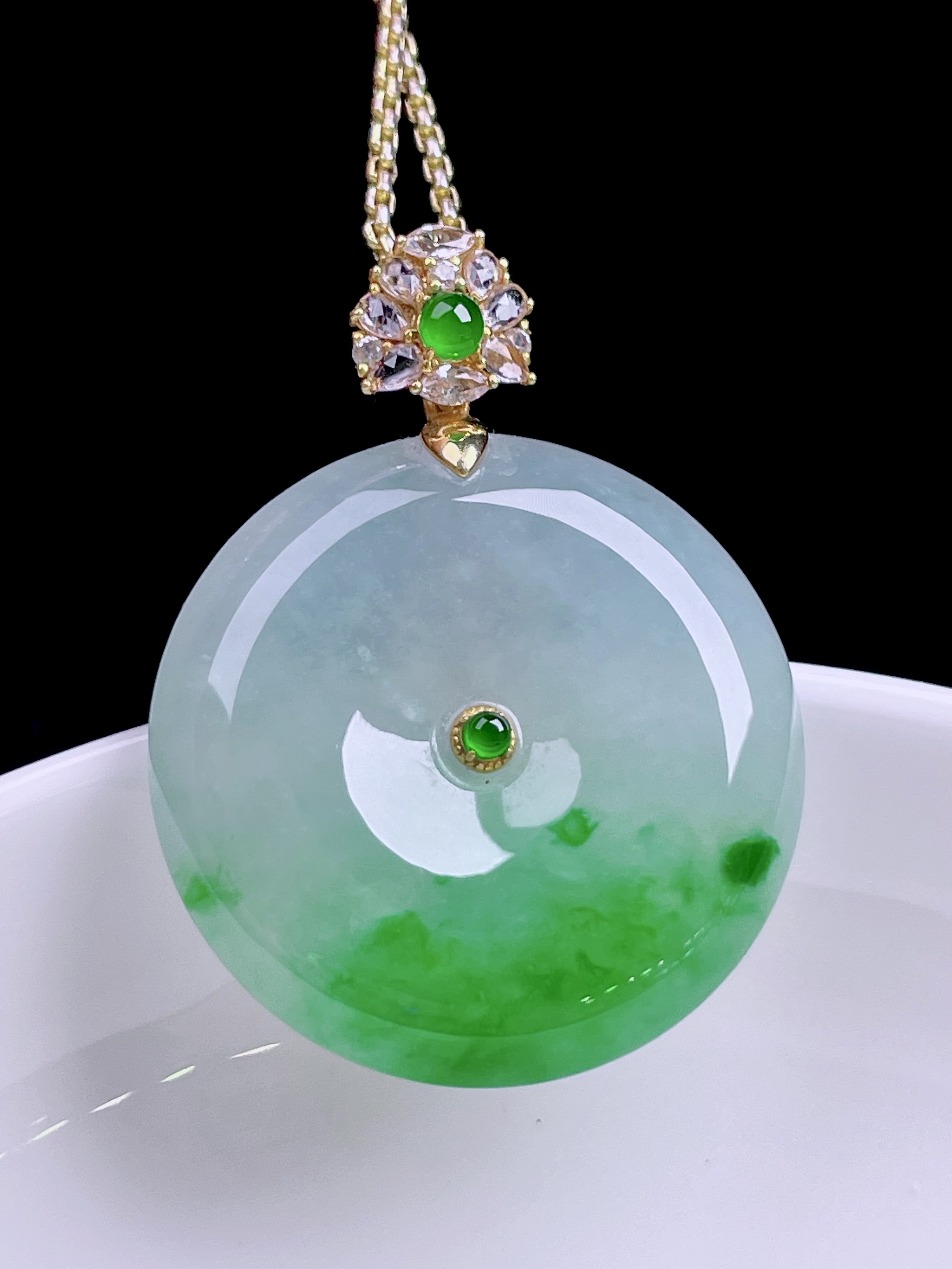 ️ 冰飘绿花平安扣 花色灵动，种老水润，18k金镶嵌 整体：33.2 裸石：25.5/6.2，ss50182a