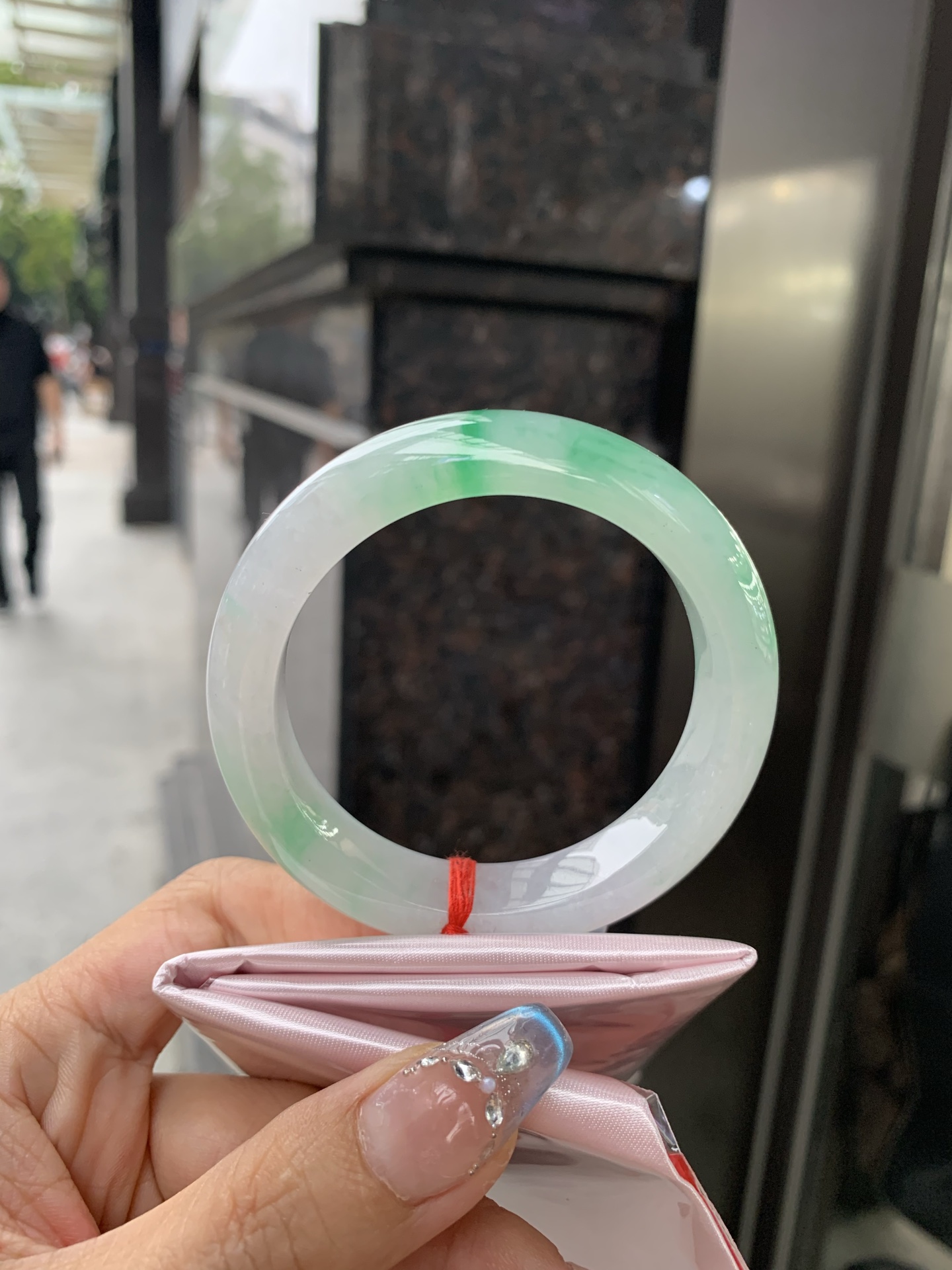 冰飘阳绿正圈53.5/12.1/8.80417-N461打灯细纹。底妆冰润清透，飘金丝阳绿花，鲜艳得