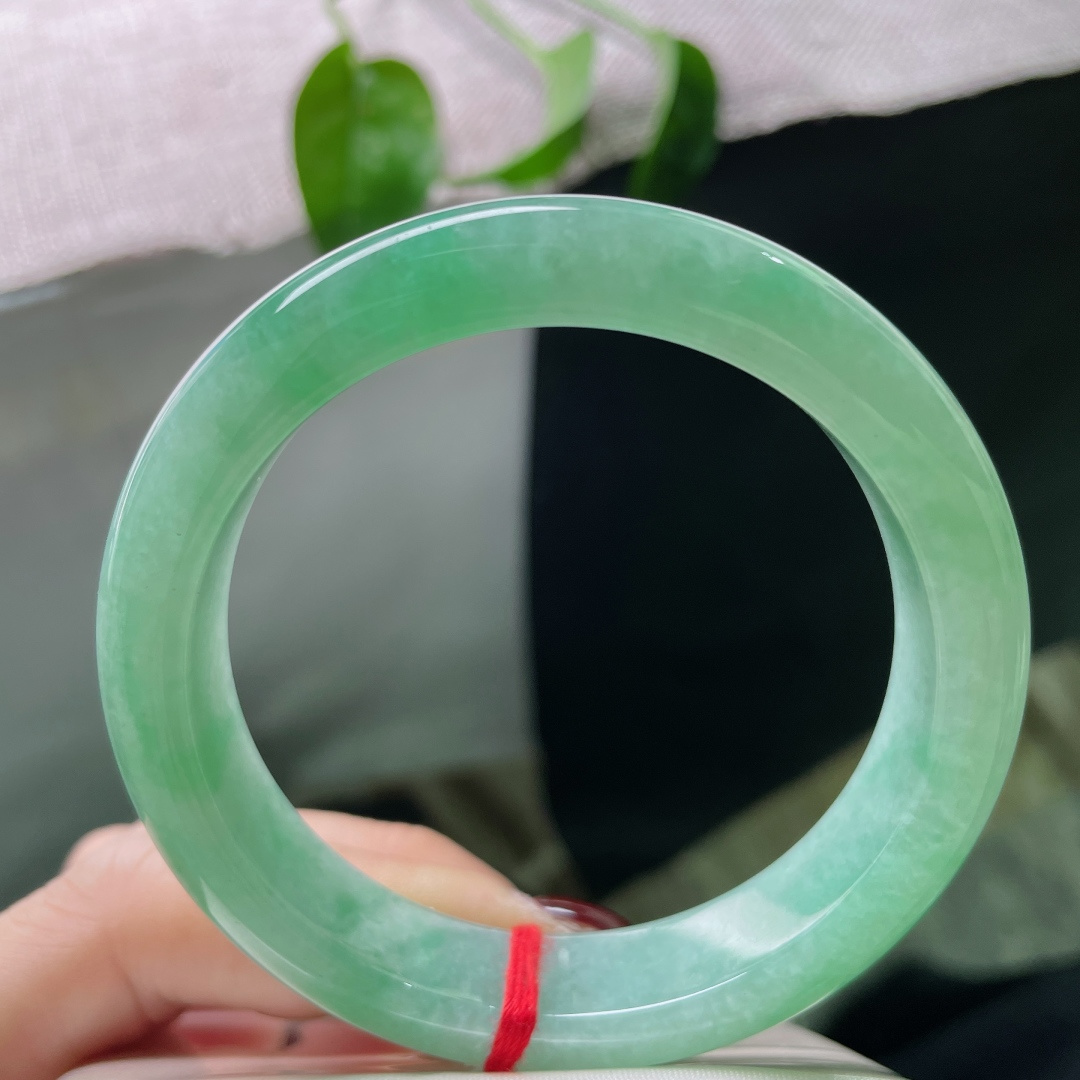 55.6/12.5/8，绿底正圈，水头好，惊鸿一瞥，人间绝色也不过如此，无裂，ss50856a