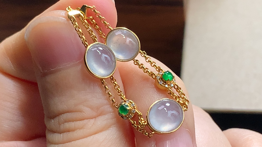 ️ 18K金伴钻冰蛋手链，尺寸取一8.0-6.4-3.3mm，包A附证书