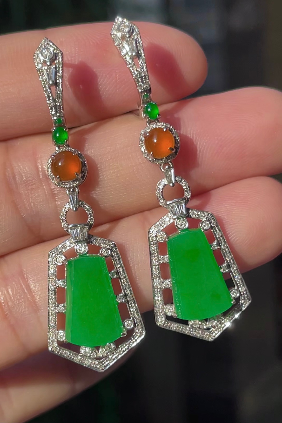 ️，高冰阳绿，耳环，大件饱满，通透水润，玉质细腻，翠色鲜艳，18k金奢华钻石镶嵌，12.2-8.0-2.5