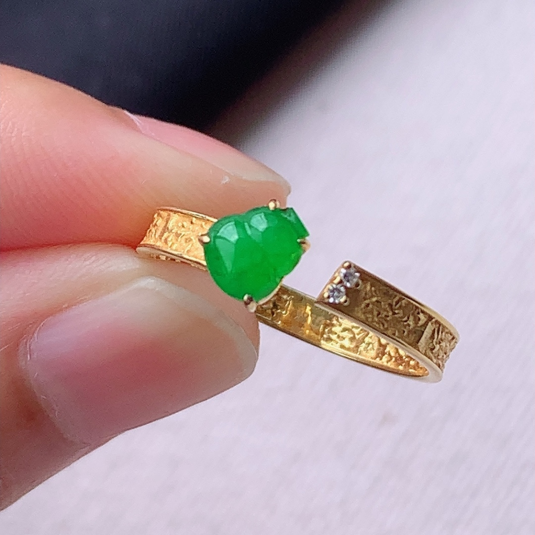 ️️冰阳绿葫芦女戒，种老色阳，无裂底子细腻，佩戴优雅大方，5.5-4.6-3.8