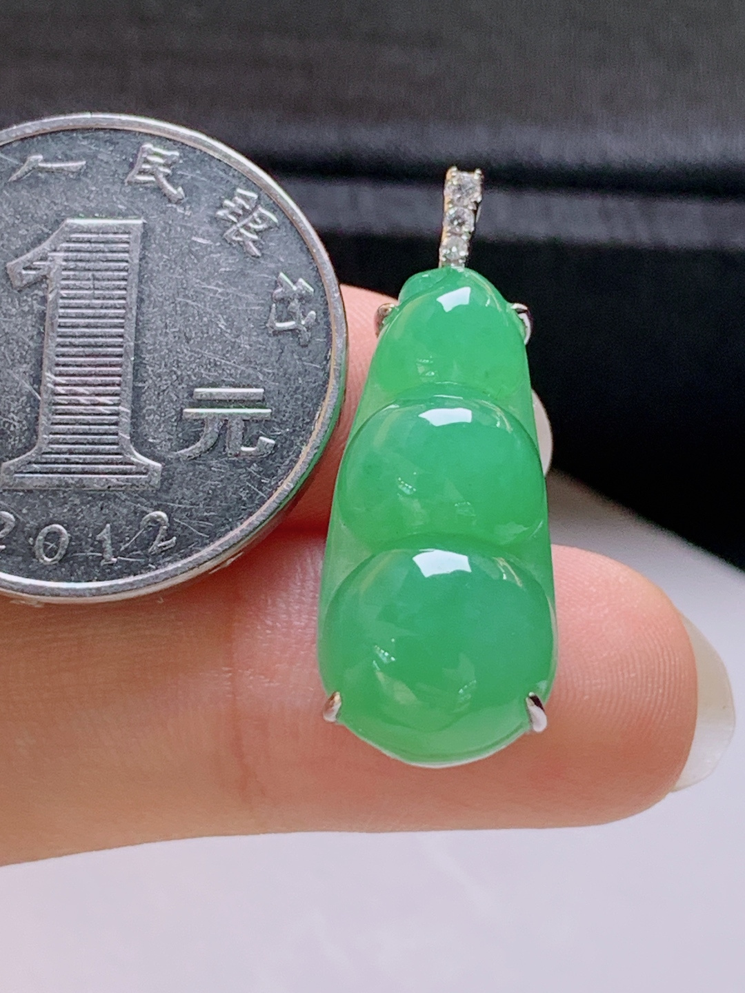 ️ 冰阳绿福豆吊坠，无裂色阳水润，裸石23.7-10.9-5.729.9-8.1