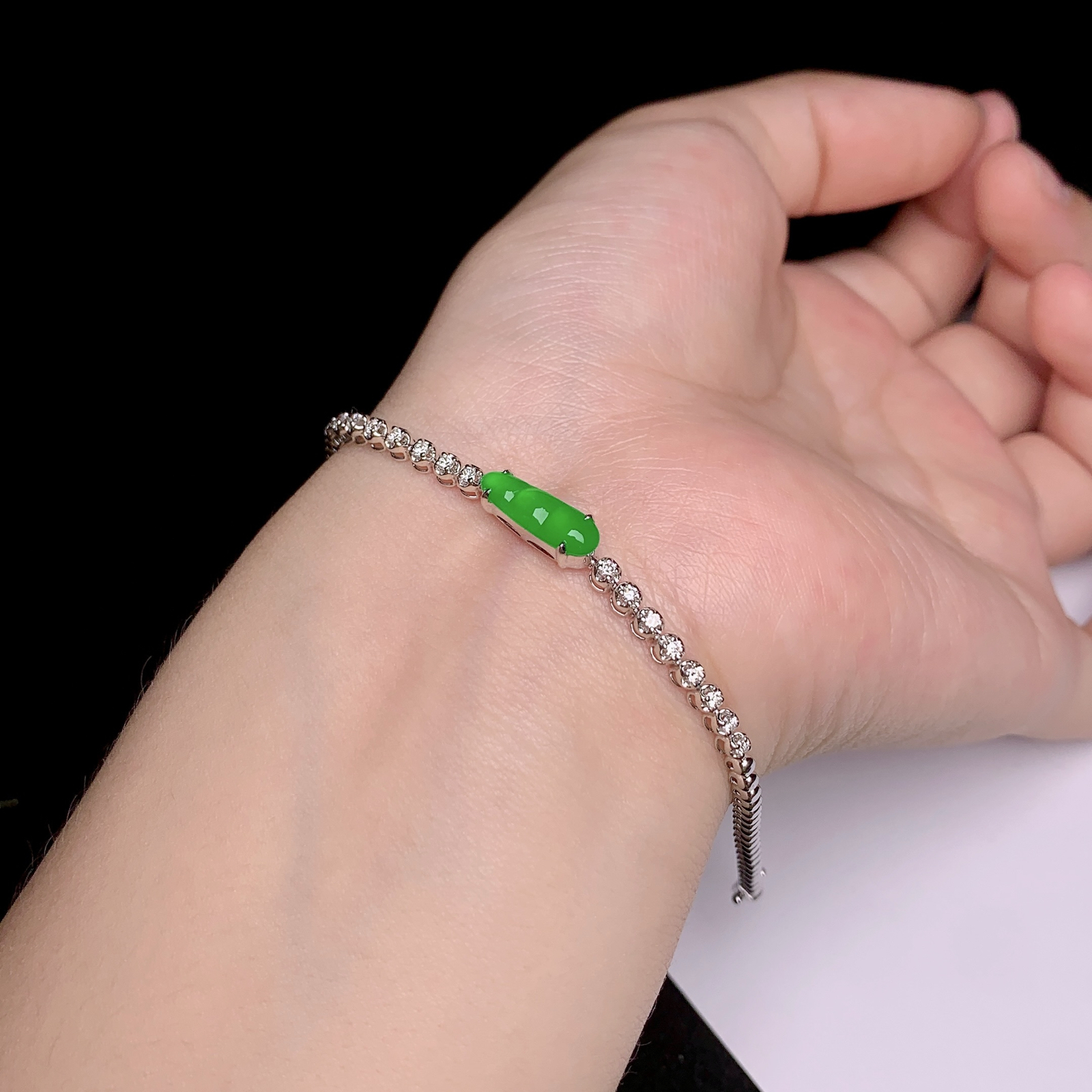 冰阳绿福豆手链
18k金钻镶嵌