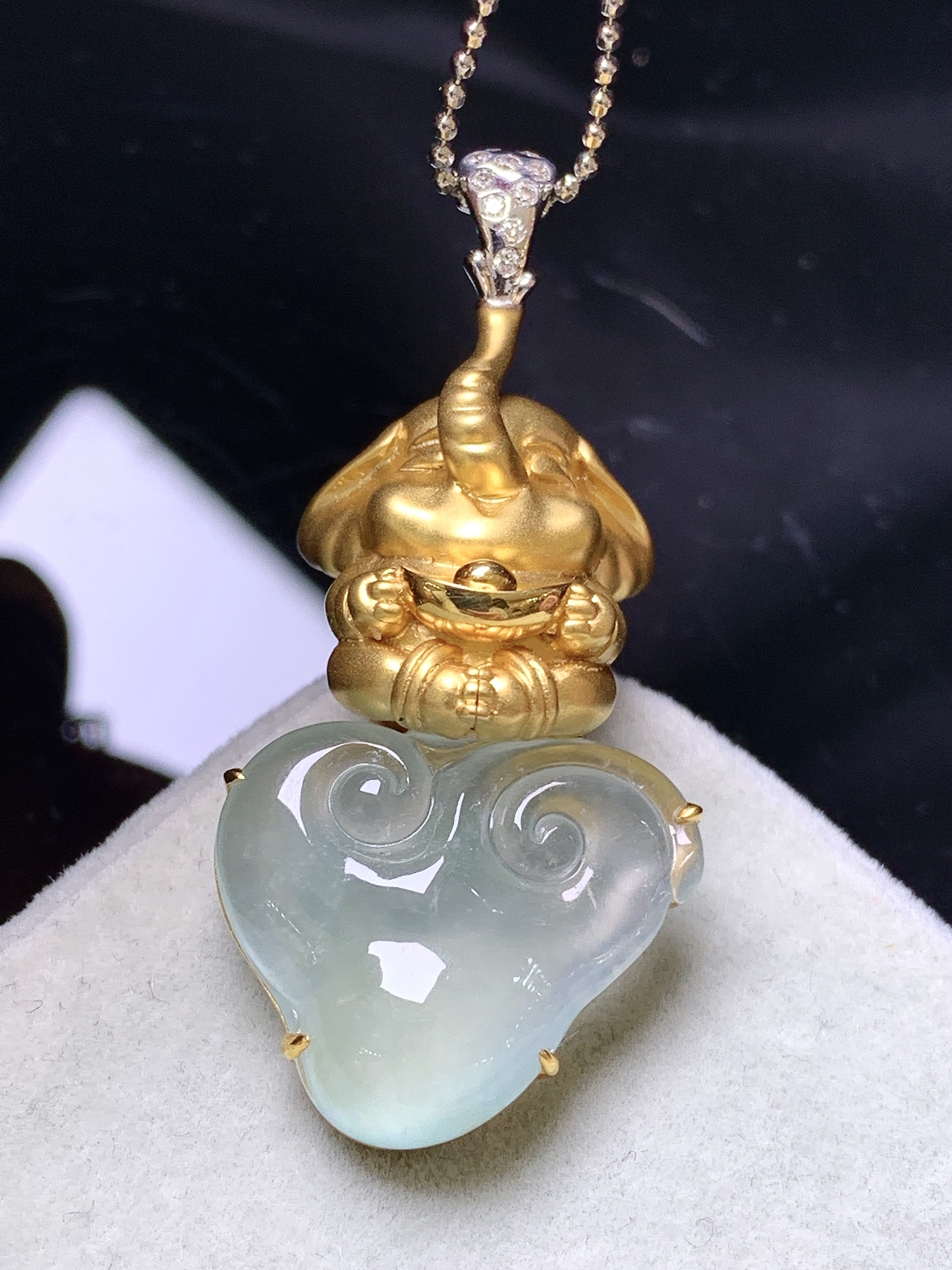 18k金钻镶嵌冰种如意吊坠 玉质细腻 色泽艳丽清新 水润亮眼 整体尺寸42.6*20*7.2m5