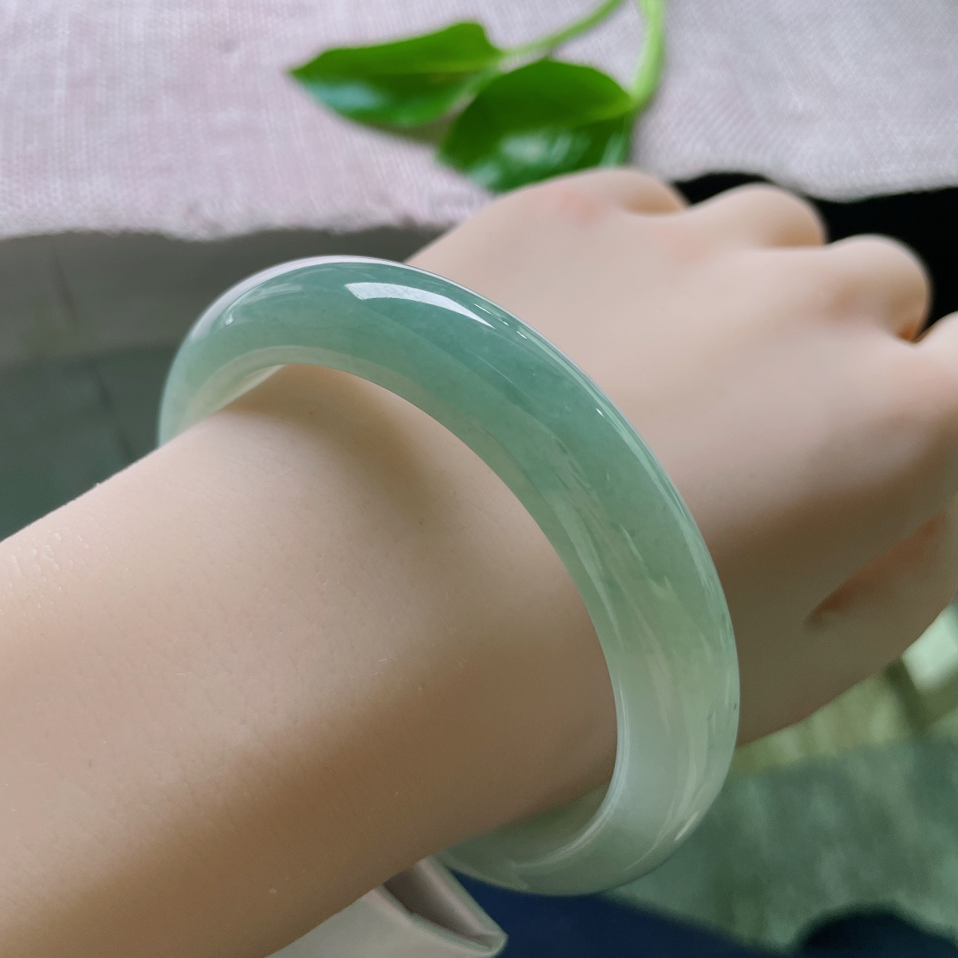 60/12.1/8.8，浅油正圈，大圈口，颜色由浅入深，衬得皮肤白皙透亮，气质温婉。无裂，ss50345a