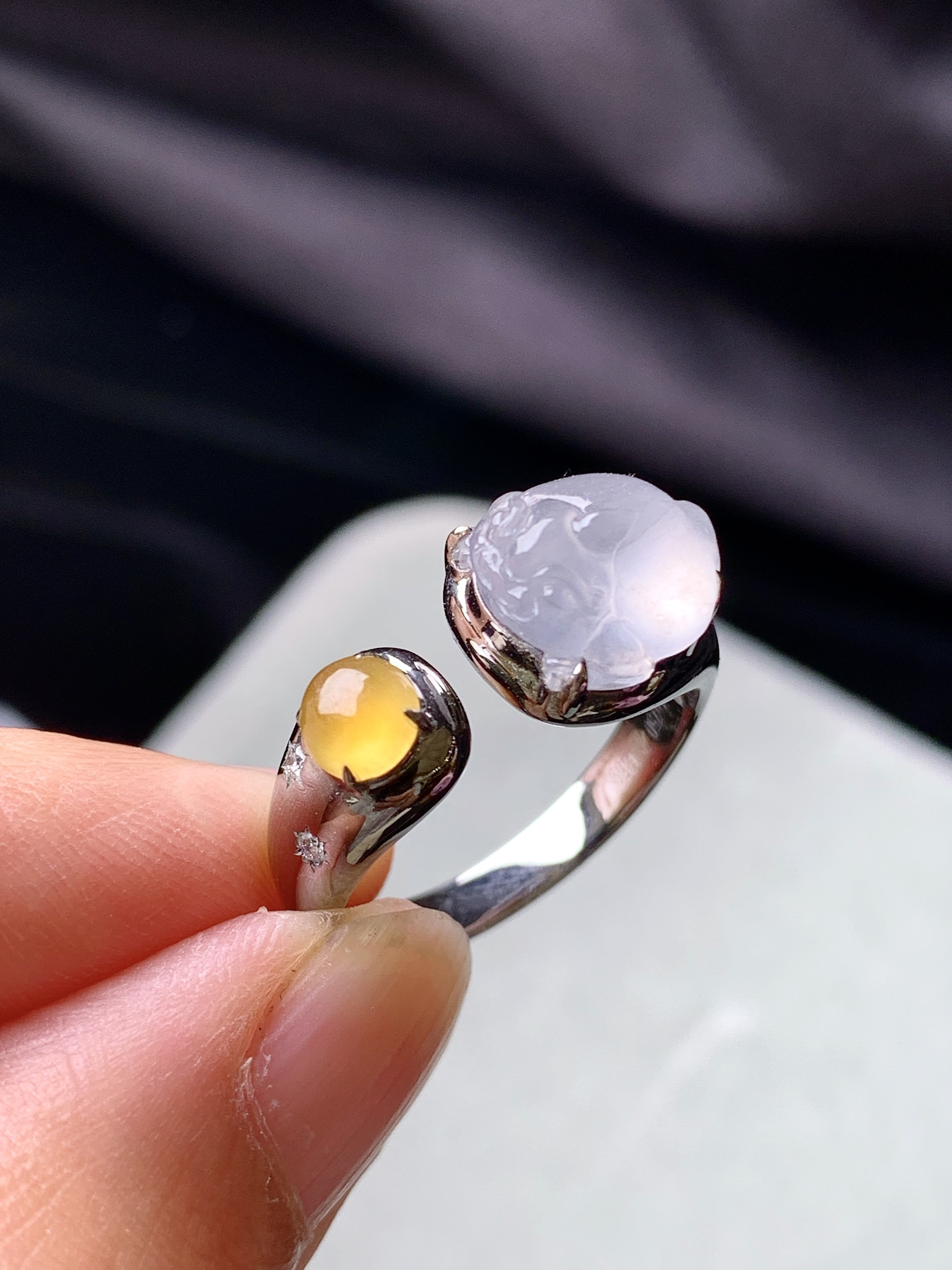 18k金钻镶嵌冰种貔貅戒指 玉质细腻 色泽艳丽清新 水润亮眼 圈口15.5 整体尺寸9.8*9.6*6m5