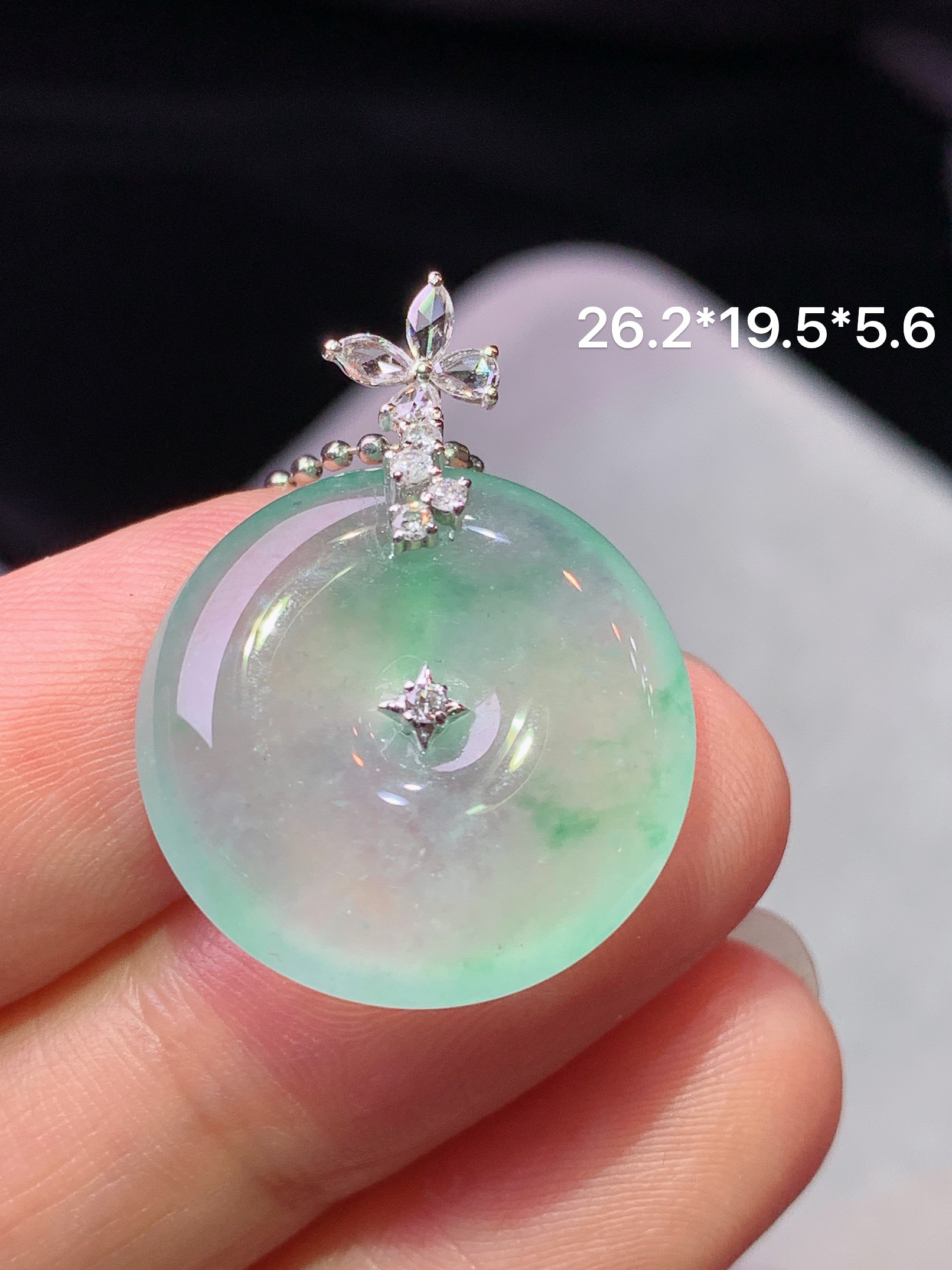 18k金钻镶嵌冰飘绿平安扣吊坠 玉质细腻 色泽艳丽清新 水润亮眼 整体尺寸26.2*19.5*5.6m3