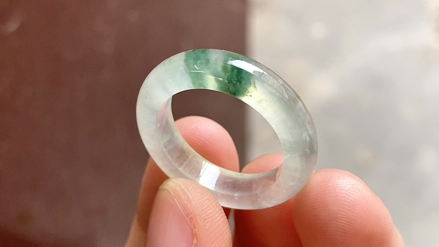 ️ 冰种飘绿戒指指环，5.2*4，17.5圈口，无裂