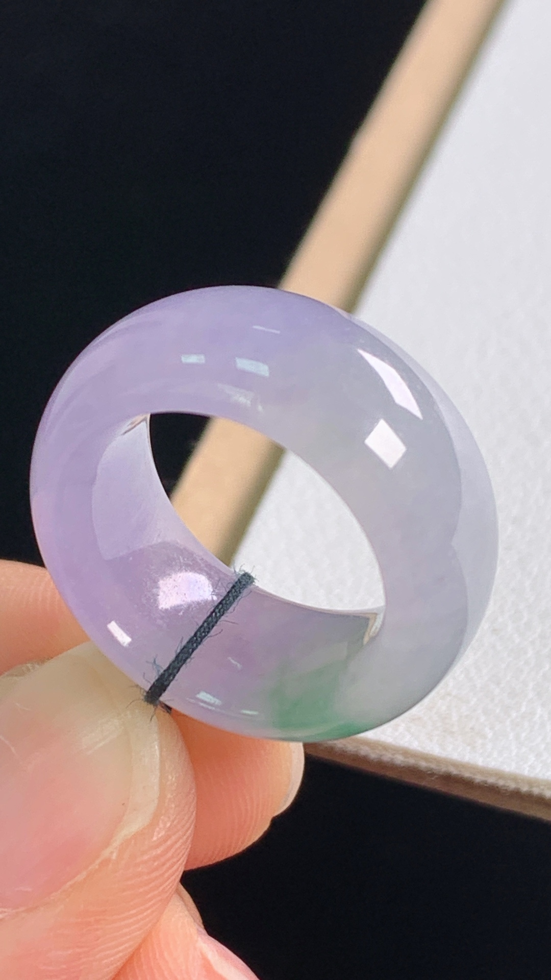 ️春彩指环，有种有色，底子细腻，无裂，尺寸:圈口7/14.4-8.9-3.8mm