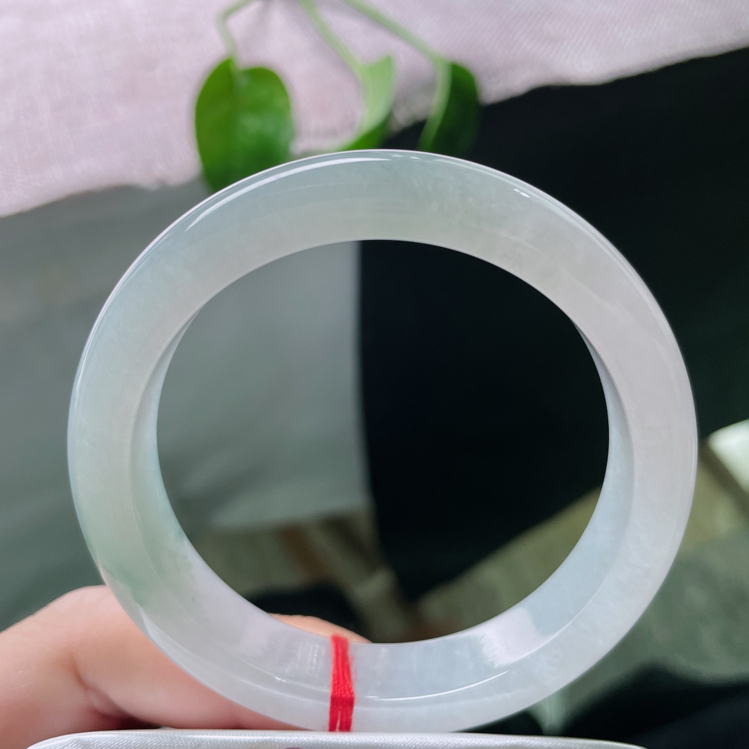 55.6/12.2/8.3飘花正圈，清润，起光，钟灵毓秀，灵巧天真，无裂，ss50390a