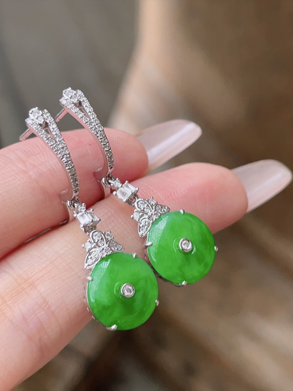 ️ 冰种阳绿平安扣耳坠 色泽鲜艳，种老水润，18k金镶嵌 整体：35/11/5 ss50182a