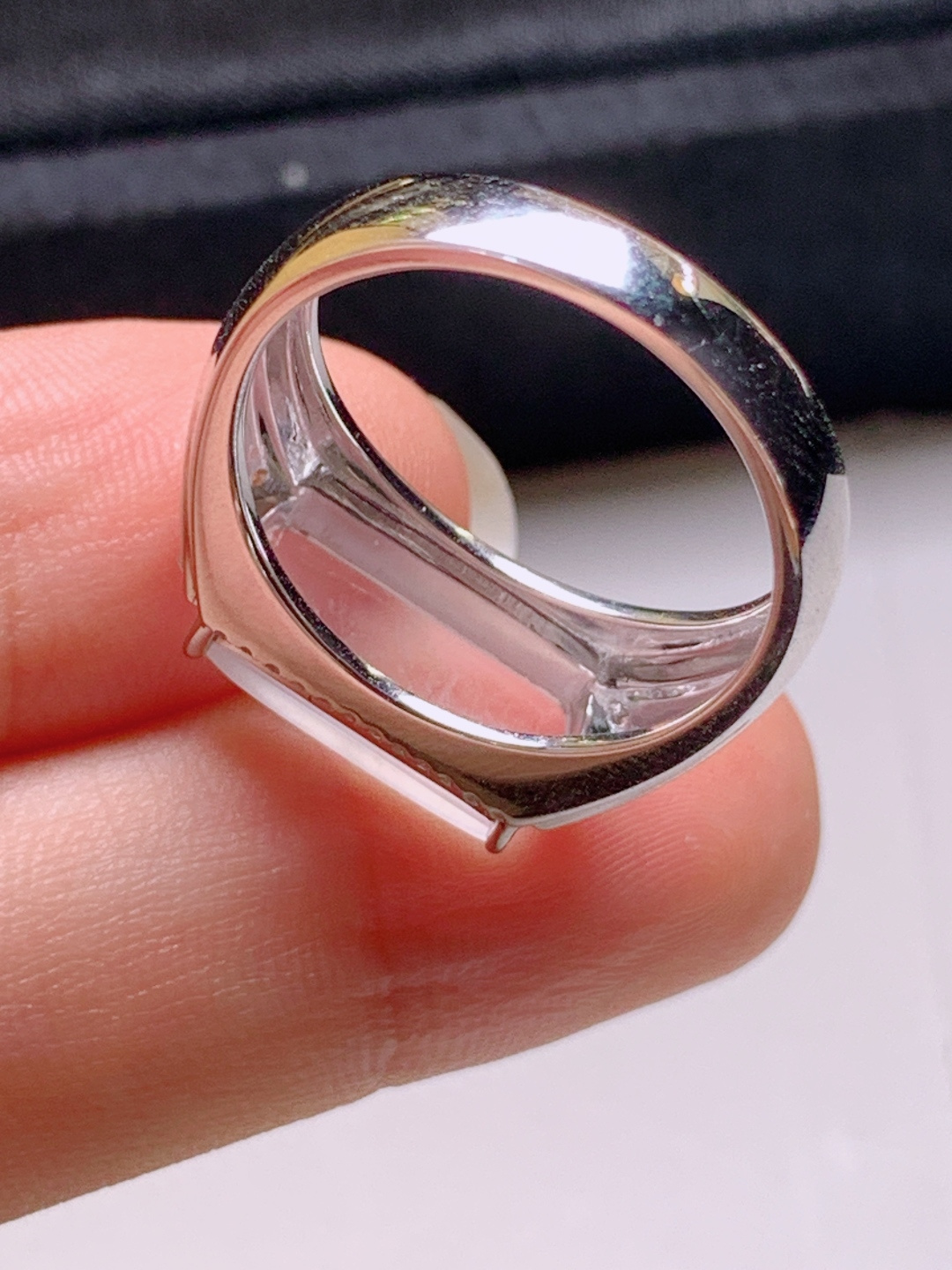 ️ 冰种马鞍形戒指，无裂通透起光，裸石13.7-6.5-3.2，圈口17