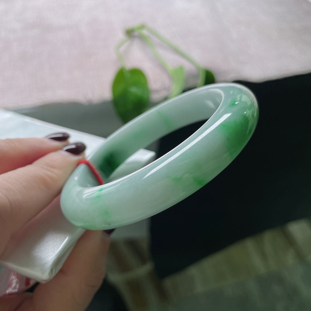 54.8/12.1/9.3，飘绿正圈，如春水初生，在光晕流转间凝住时光。无裂，ss50793a