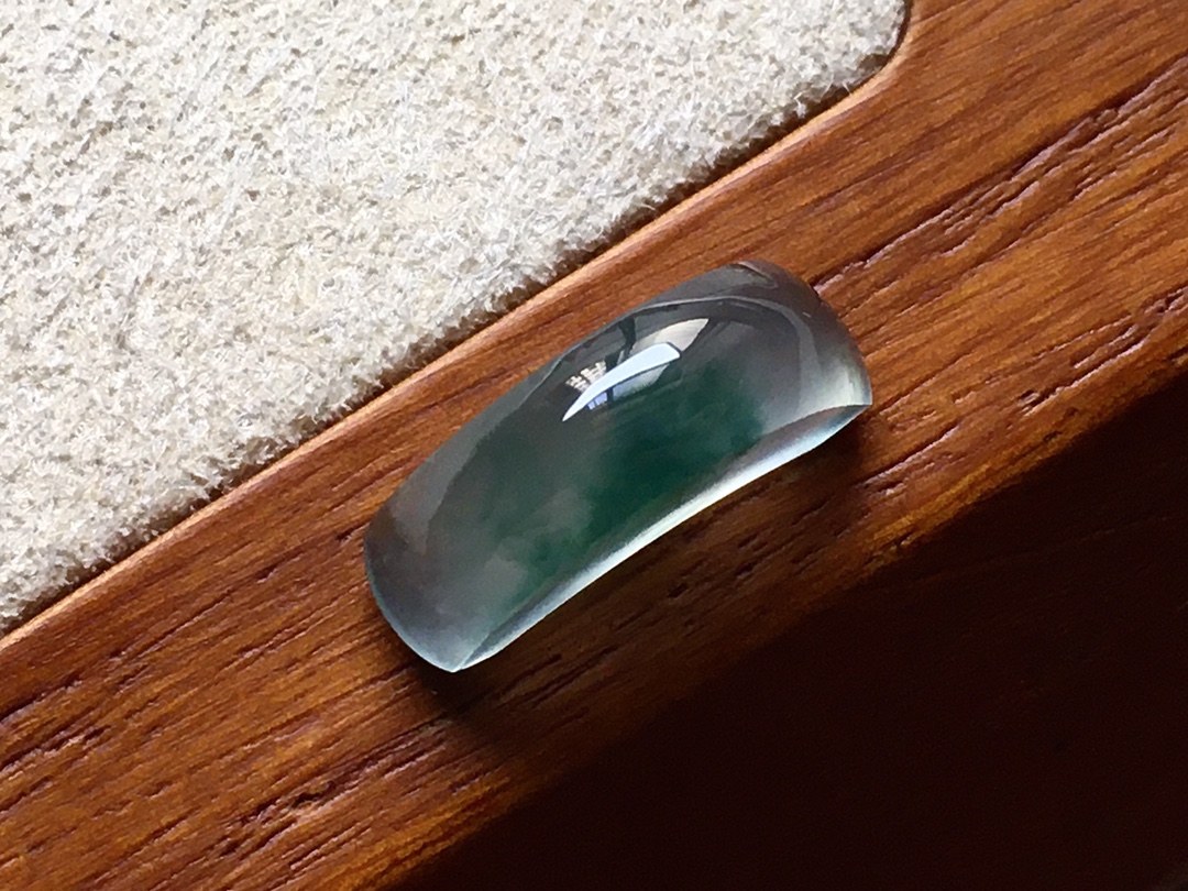 ️ 冰种飘花马鞍 飘花色泽漂亮，种水，无裂尺寸15.3*4.8*6.2 超值