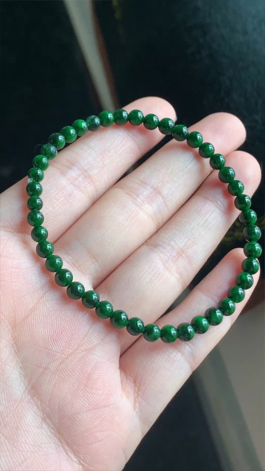 ️翡翠精品，珠链手串，满绿无裂，尺寸4.8x417