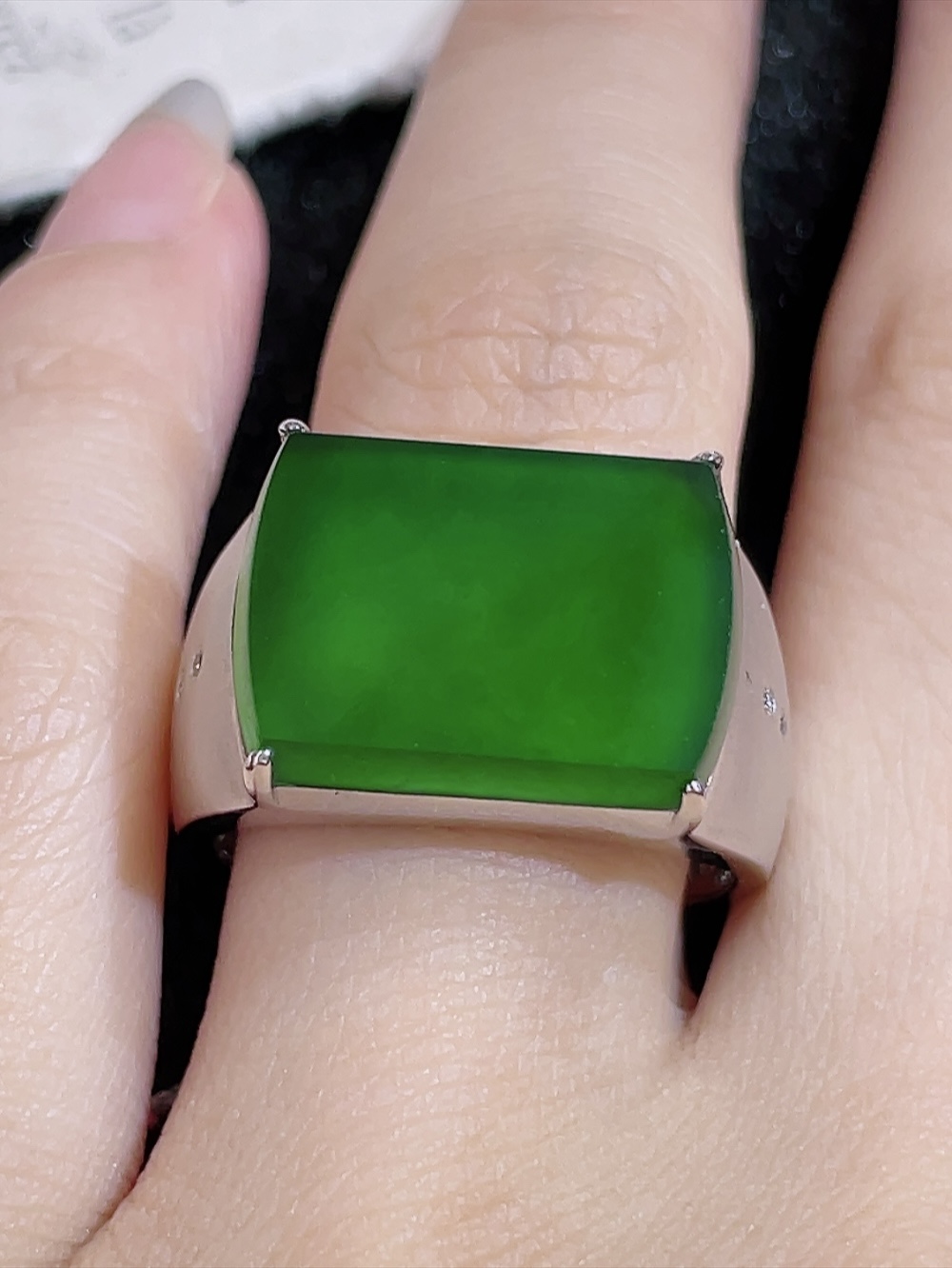 ️冰绿大马鞍戒指，无裂，18k金镶嵌，种水，重金镶嵌，厚装饱满，高端大气，时尚百搭，性比高，19圈