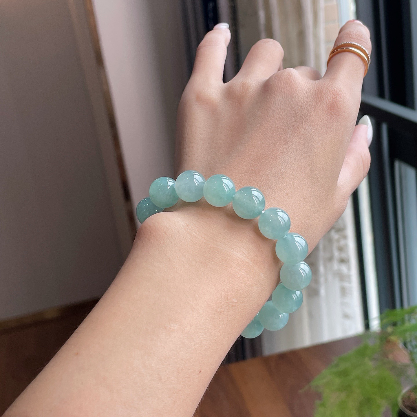 仅一条 冰蓝手串 
尺寸：12.4/16颗