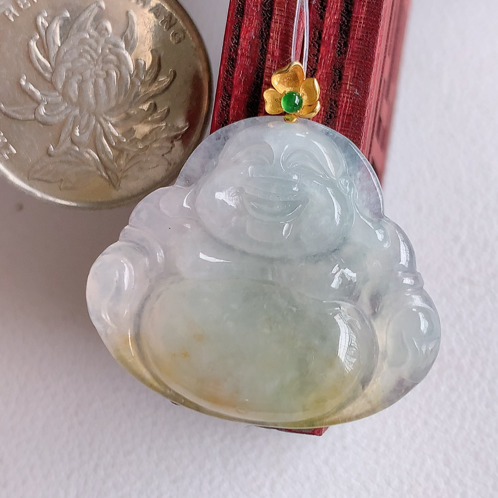 18k金扣冰润黄翡佛公挂件 玉质细腻  精雕弥勒佛，笑佛福耳垂肩，面相喜庆，开怀大笑，憨态可掬。惟妙惟肖，寓意福禄双全，吉祥美满，笑口常开 W49.16  尺寸：27-31-5mm