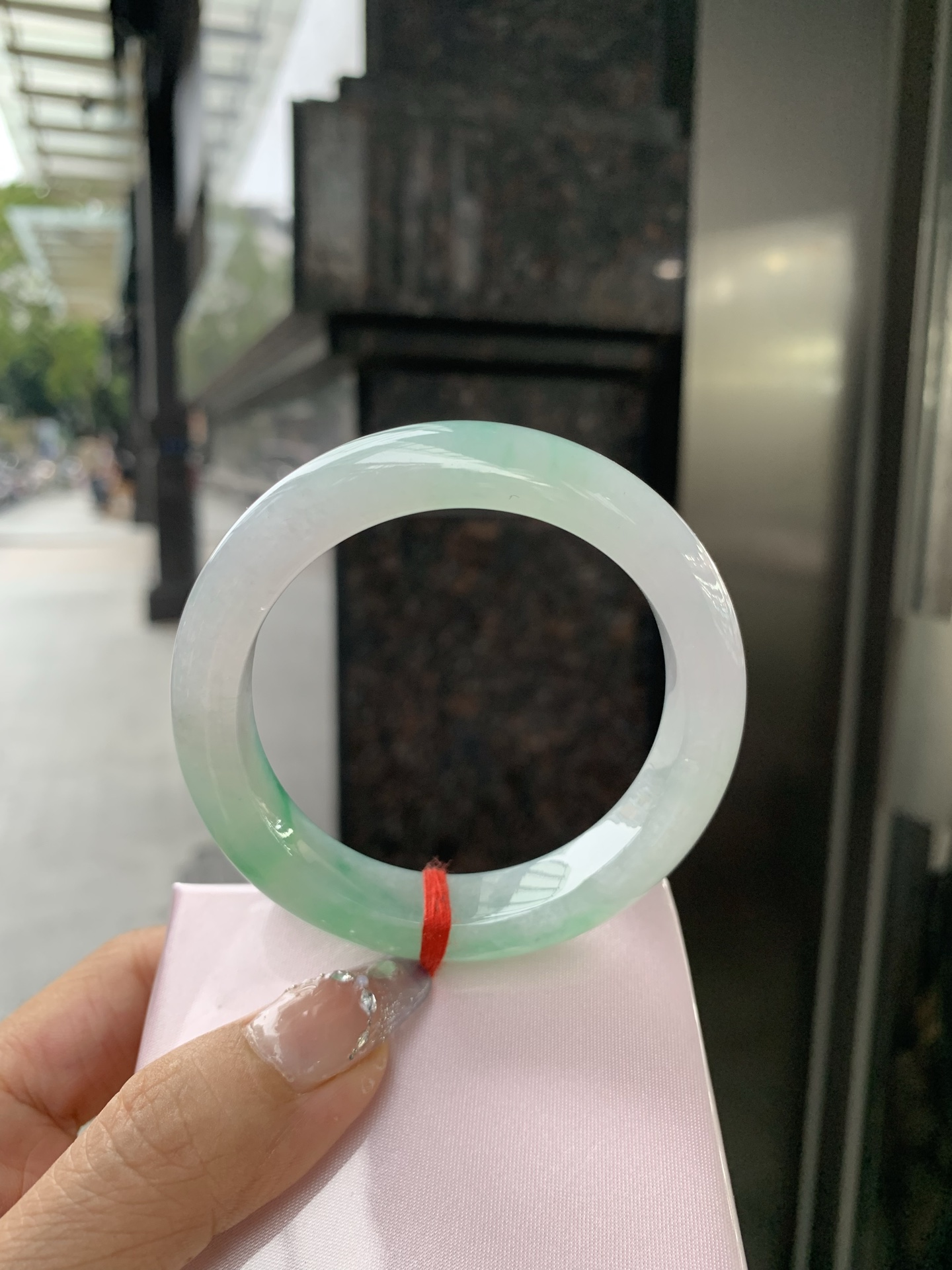 冰飘阳绿正圈53.5/12.1/8.80417-N461打灯细纹。底妆冰润清透，飘金丝阳绿花，鲜艳得像新冒头的嫩芽，灵动清新，即柔和又充满生机。