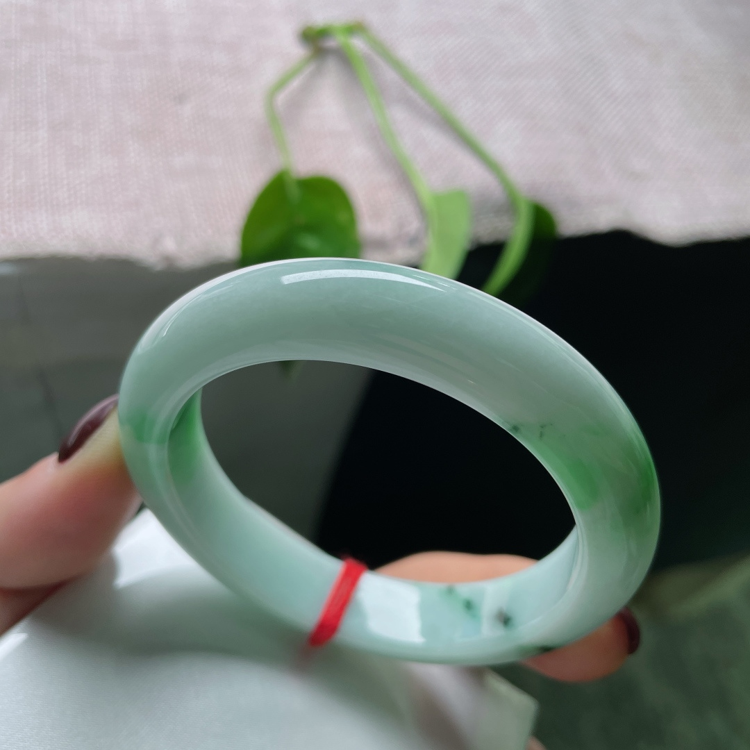 53.8/12/8.5，飘绿正圈，版型厚装大气，水头好，双色碰撞，别有意境，皮纹，无裂，ss50798a