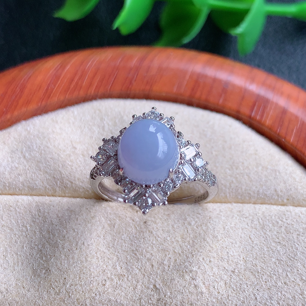 冰紫罗兰精美蛋面翡翠戒指  玉质细腻  冰清玉润  飘花灵动  颜色漂亮  W815.16  内径尺