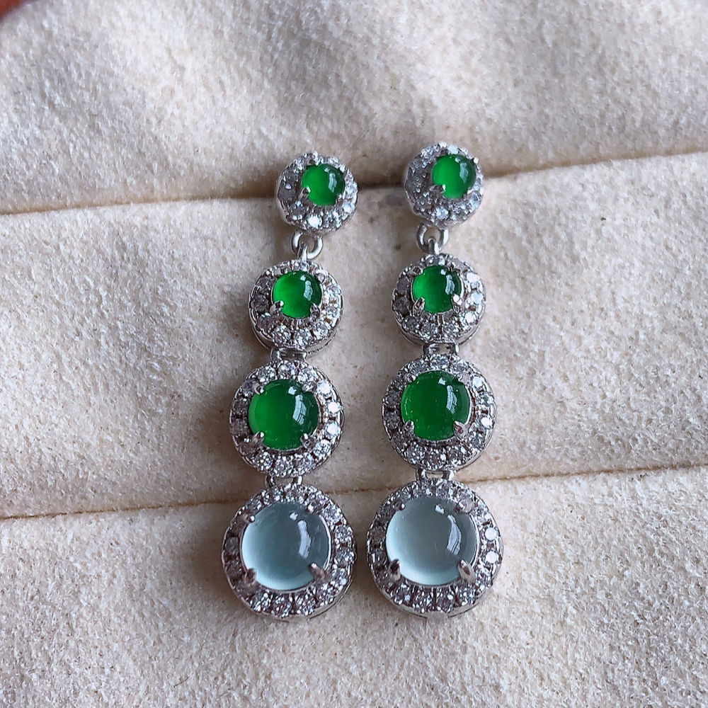 冰满绿翡翠925银镶嵌耳坠，自然光实拍，翠色灵动，颜色漂亮，种老水足，品相佳，佩戴佳品！W815.1