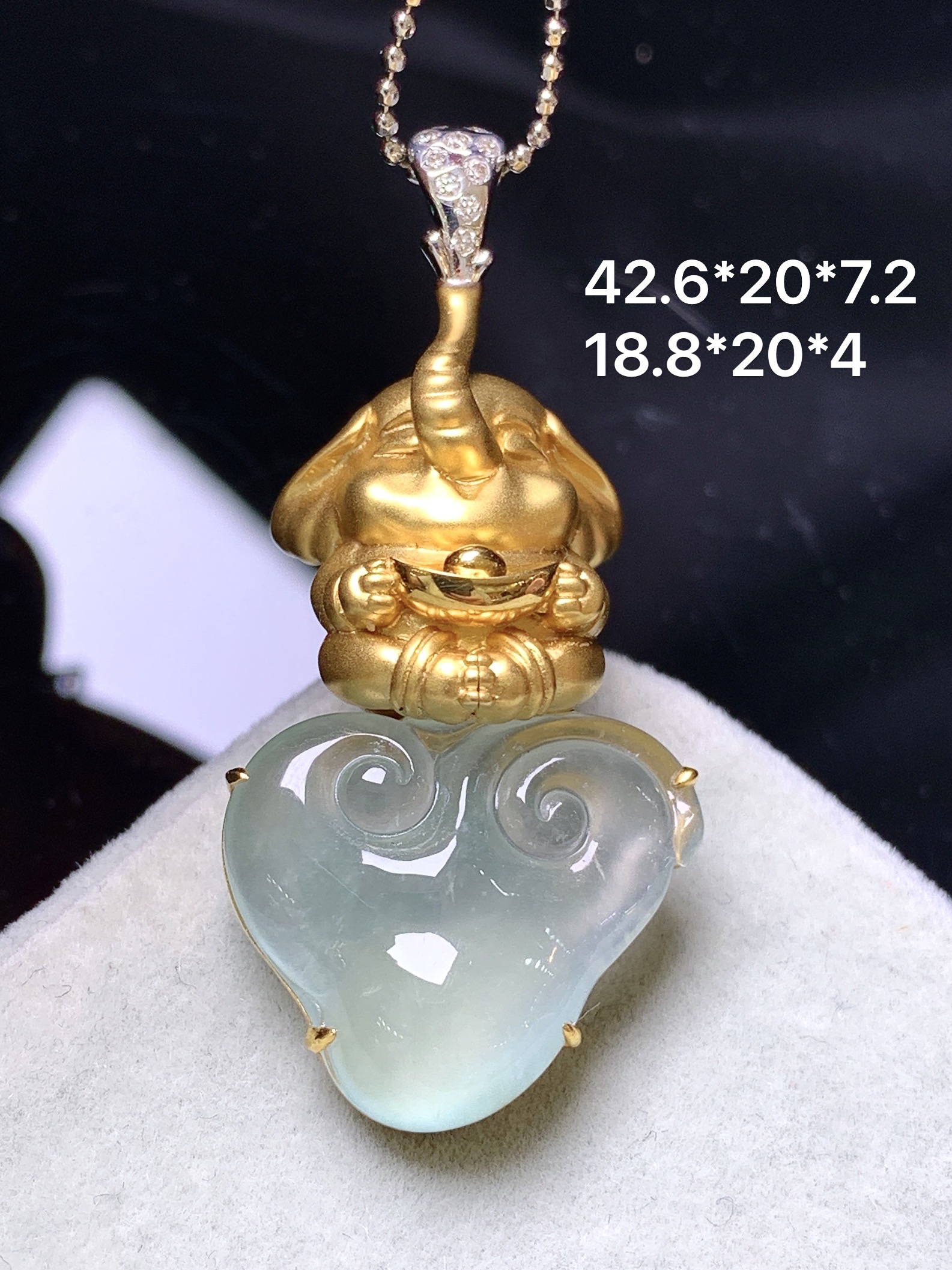 18k金钻镶嵌冰种如意吊坠 玉质细腻 色泽艳丽清新 水润亮眼 整体尺寸42.6*20*7.2m5