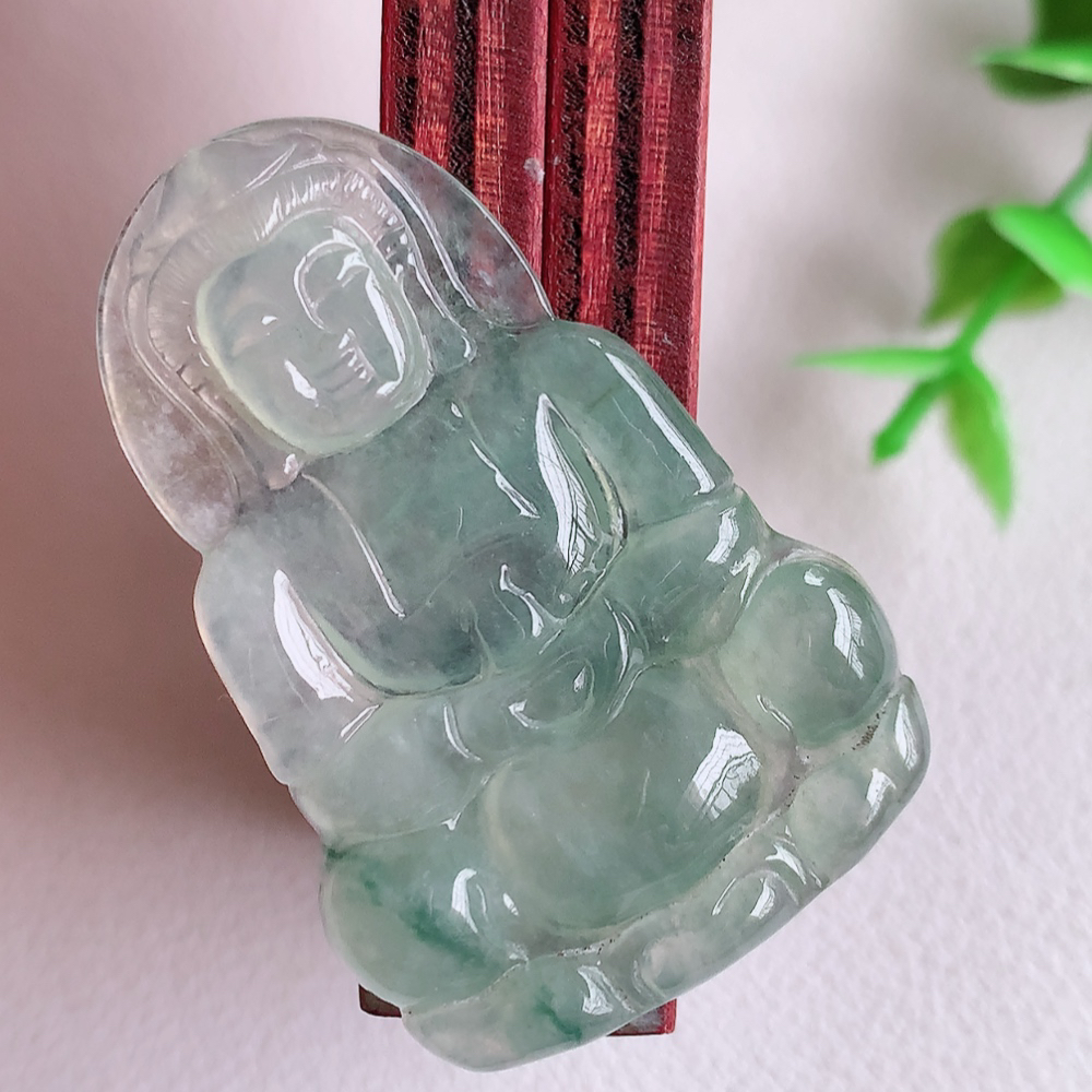 冰润精雕观音吊坠，法相端庄大气，工艺精湛，种色浓郁，细腻饱满冰润，种老水足，收藏佳品，佩戴大气  W01.16   尺寸：41.2-27.5-4.3mm