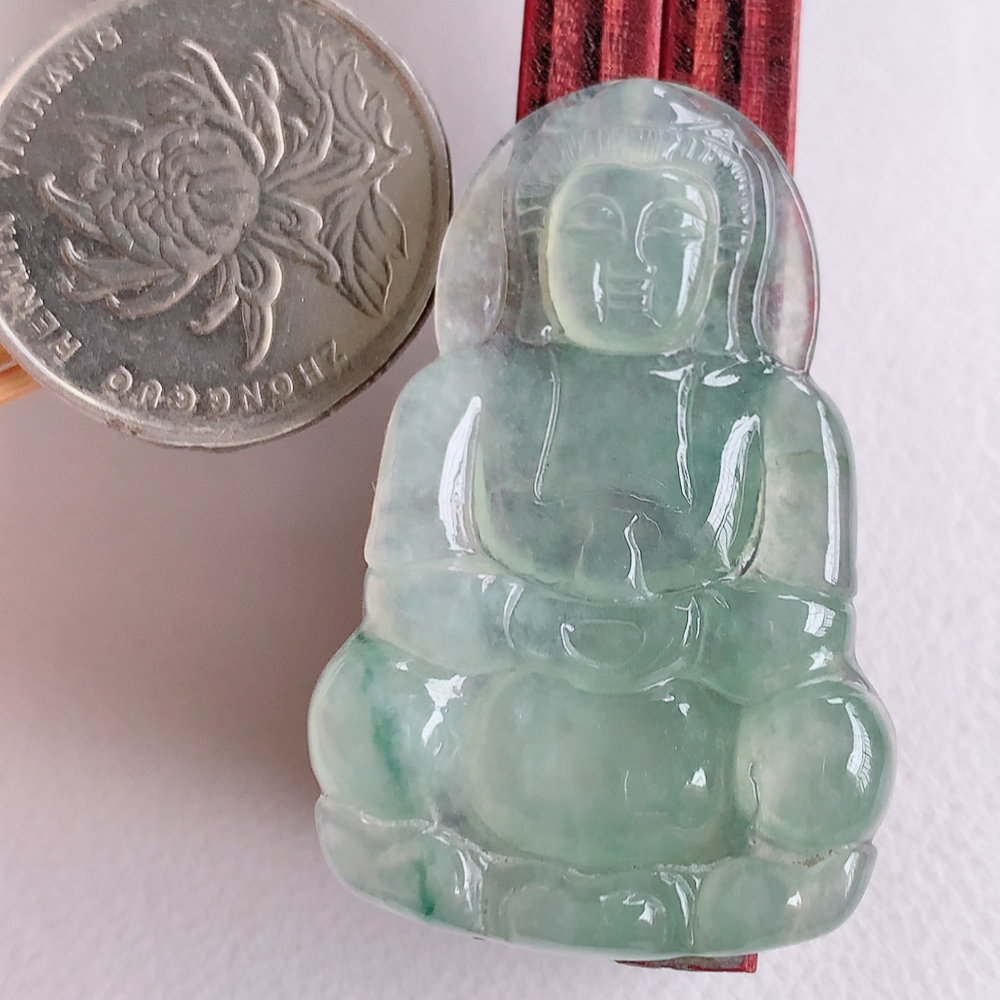 冰润精雕观音吊坠，法相端庄大气，工艺精湛，种色浓郁，细腻饱满冰润，种老水足，收藏佳品，佩戴大气  W01.16   尺寸：41.2-27.5-4.3mm