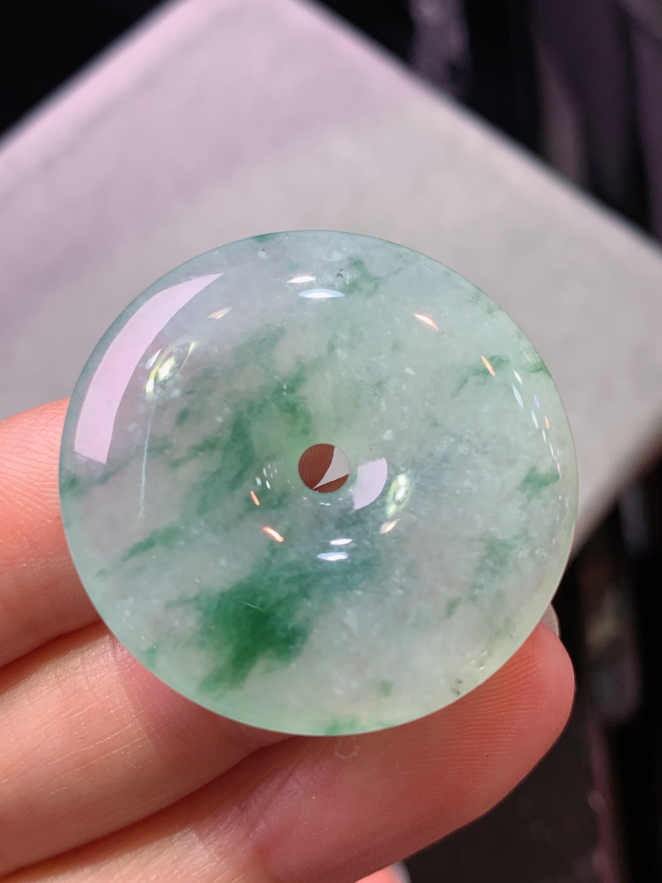 冰飘蓝花平安扣吊坠 玉质细腻 色泽艳丽清新 水润亮眼 整体尺寸31.5*5.8m2