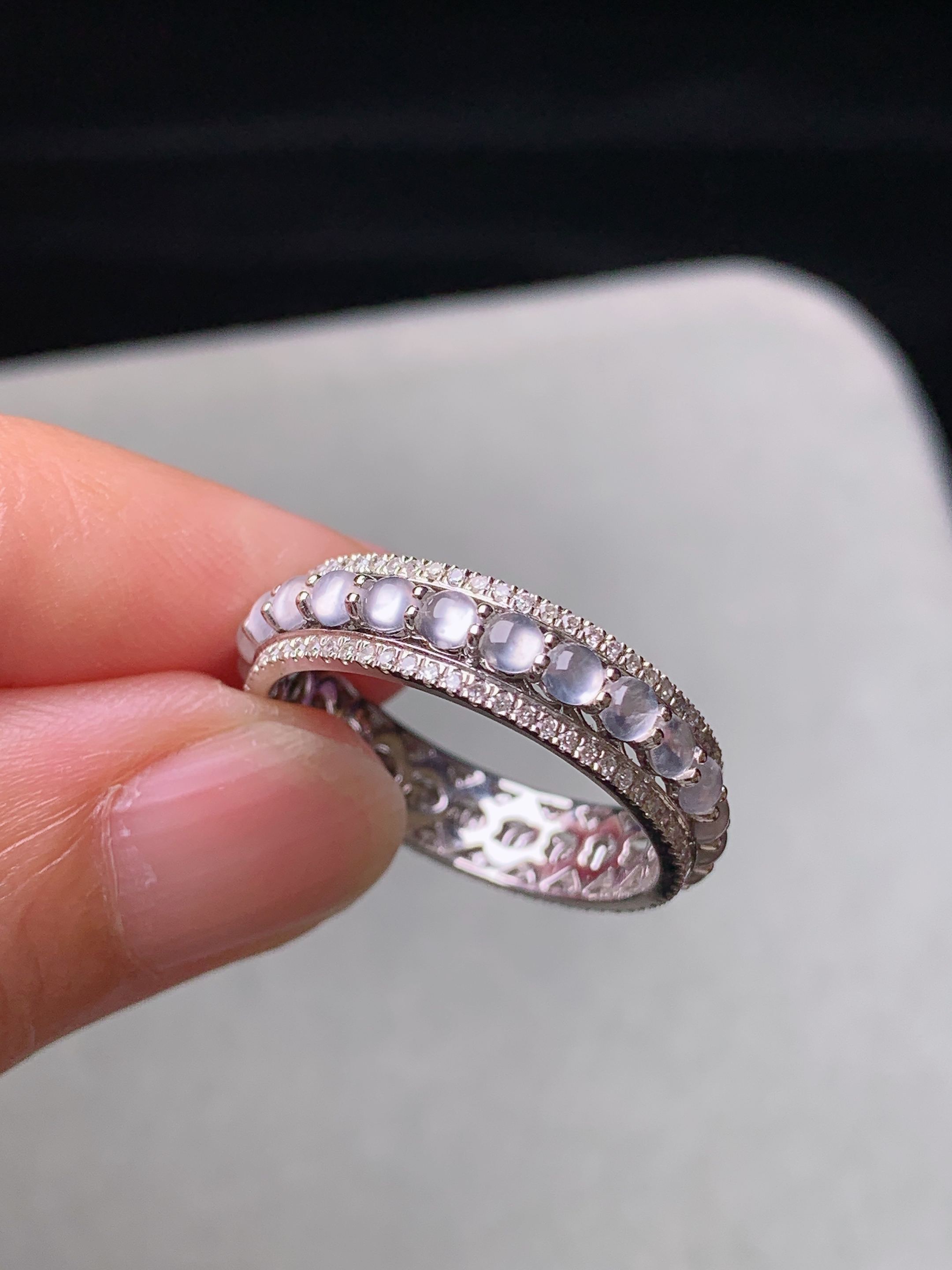 18k金钻镶嵌冰种蛋面组合时来运转戒指 玉质细腻 色泽艳丽清新 水润亮眼 圈口15.5 裸石尺寸2.3*2t1