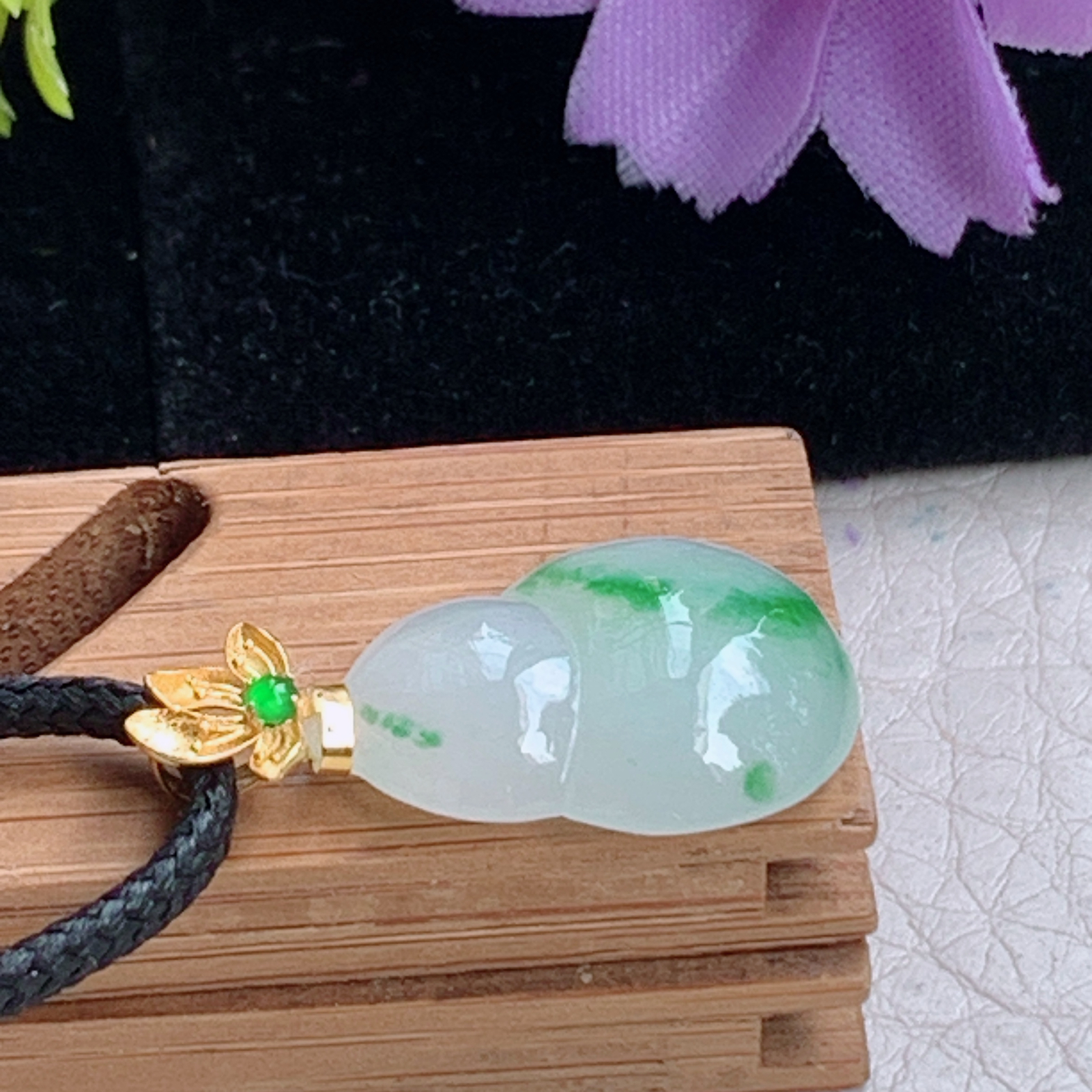 zz3实拍连金25.8*14.5*5.3天然缅甸翡翠冰飘阳绿花胡芦吊坠 镶金福禄锁骨坠