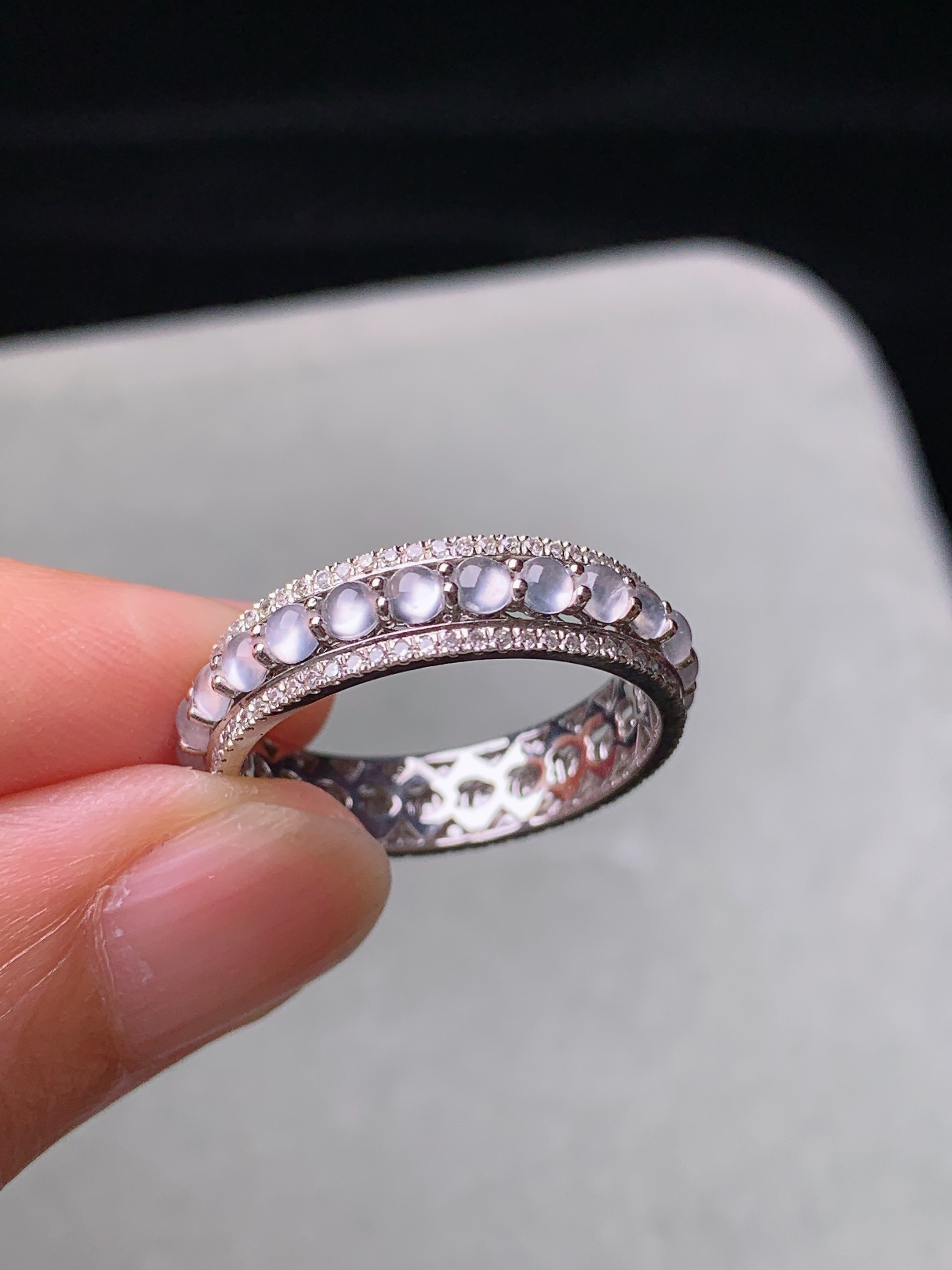 18k金钻镶嵌冰种蛋面组合时来运转戒指 玉质细腻 色泽艳丽清新 水润亮眼 圈口15.5 裸石尺寸2.3*2t1