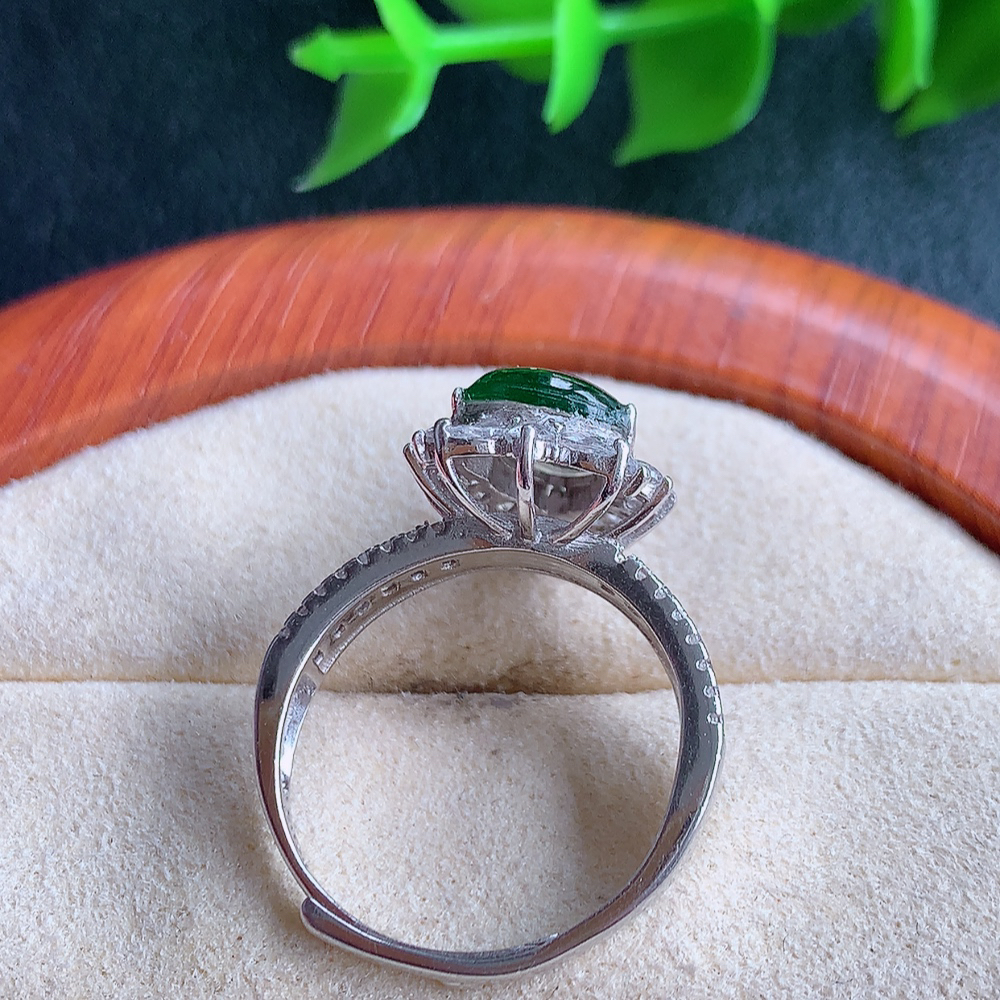 冰满绿精美翡翠葫芦戒指  玉质细腻  冰清玉润  飘花灵动  颜色漂亮  W481.16  内径尺寸