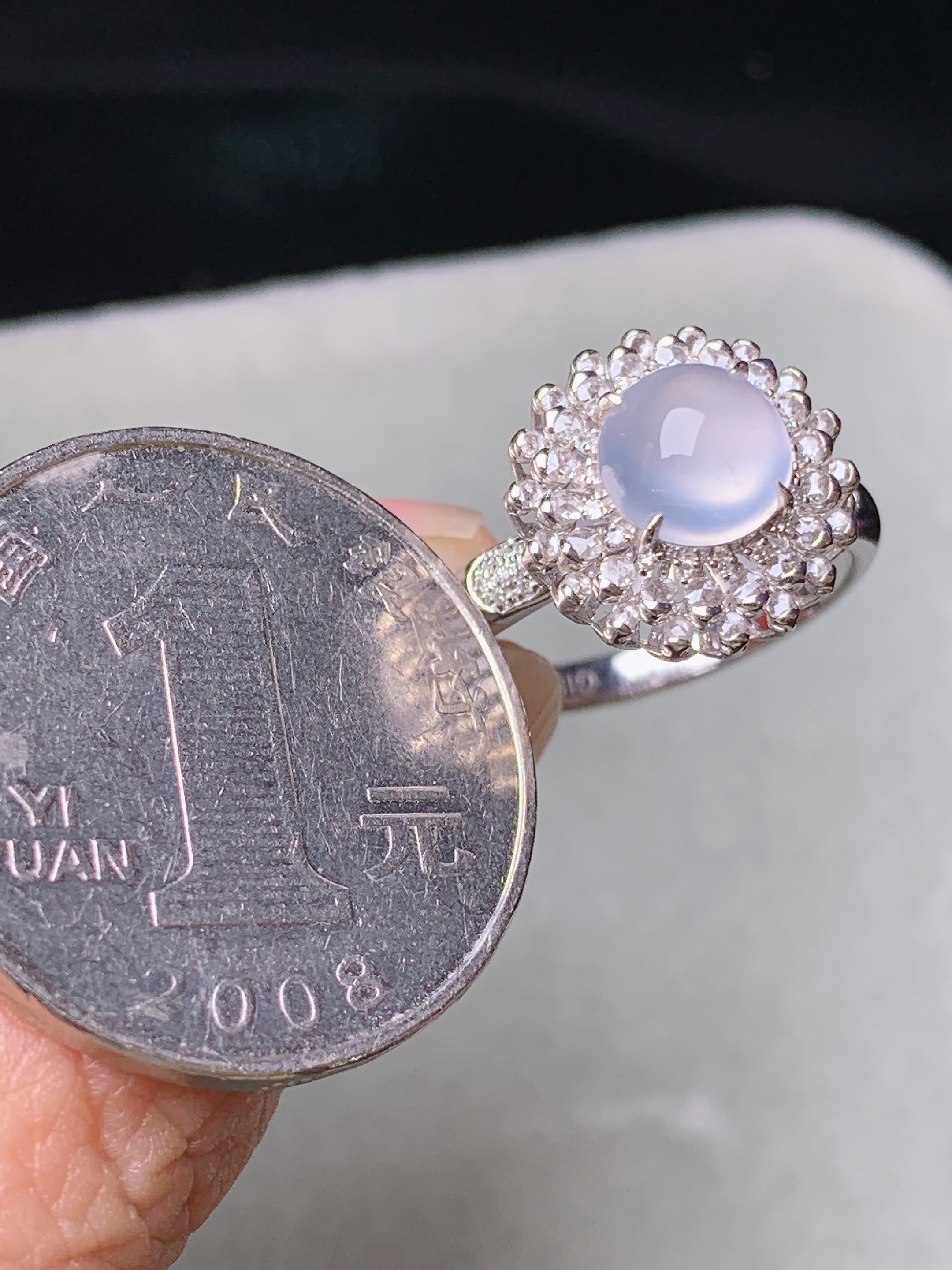 18k金钻镶嵌冰种蛋面戒指 玉质细腻 色泽艳丽清新 水润亮眼 圈口14 整体尺寸13.2*9.5t1