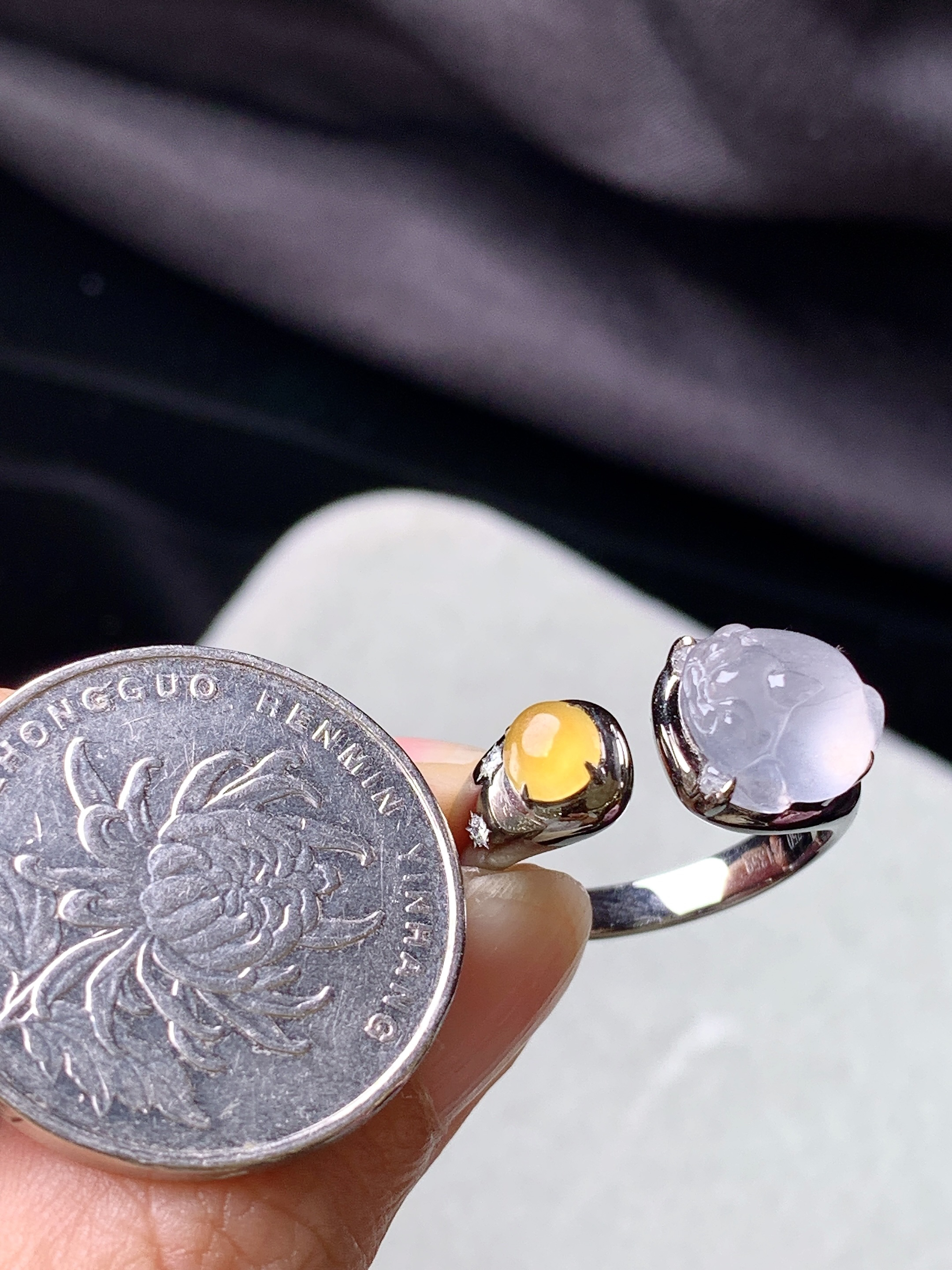 18k金钻镶嵌冰种貔貅戒指 玉质细腻 色泽艳丽清新 水润亮眼 圈口15.5 整体尺寸9.8*9.6*6m5