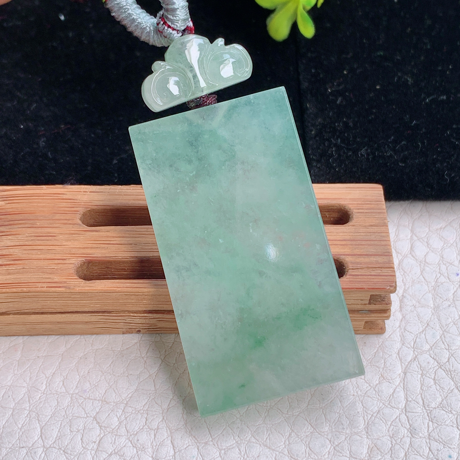 zz3实拍44.8*25.5*5.8天然缅甸翡翠晴绿平安无事牌吊坠 冰透素面牌