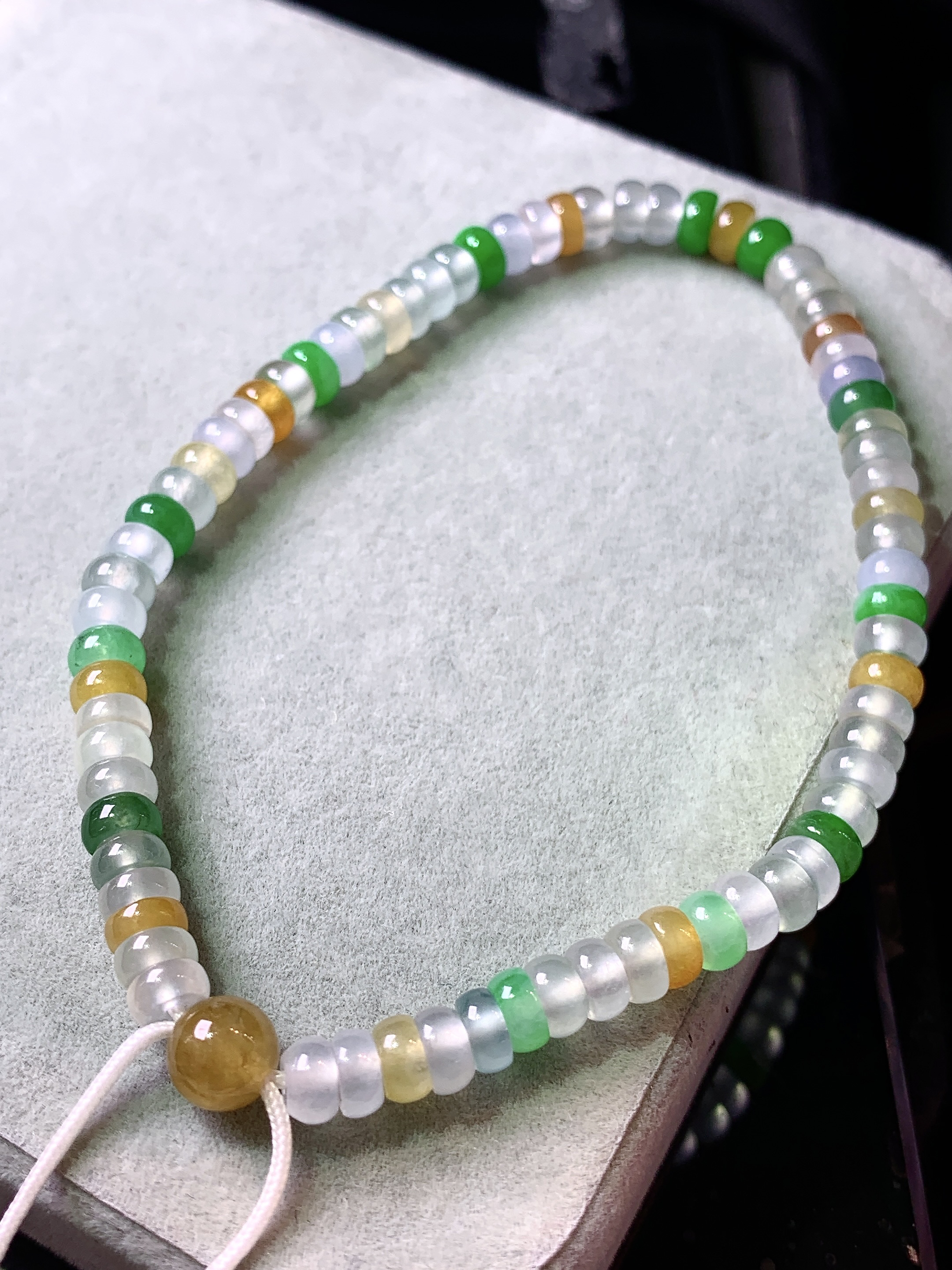 多彩算盘珠手链 玉质细腻 色泽艳丽清新 水润亮眼 整体尺寸4.5*2.6c5