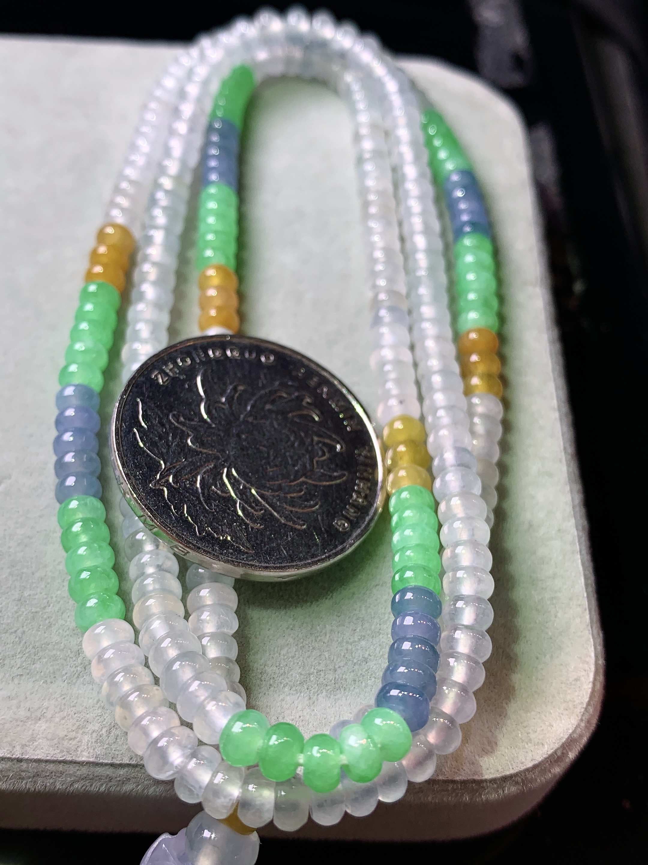 多彩算盘珠项链 玉质细腻 色泽艳丽清新 水润亮眼 整体尺寸4*2.5c5