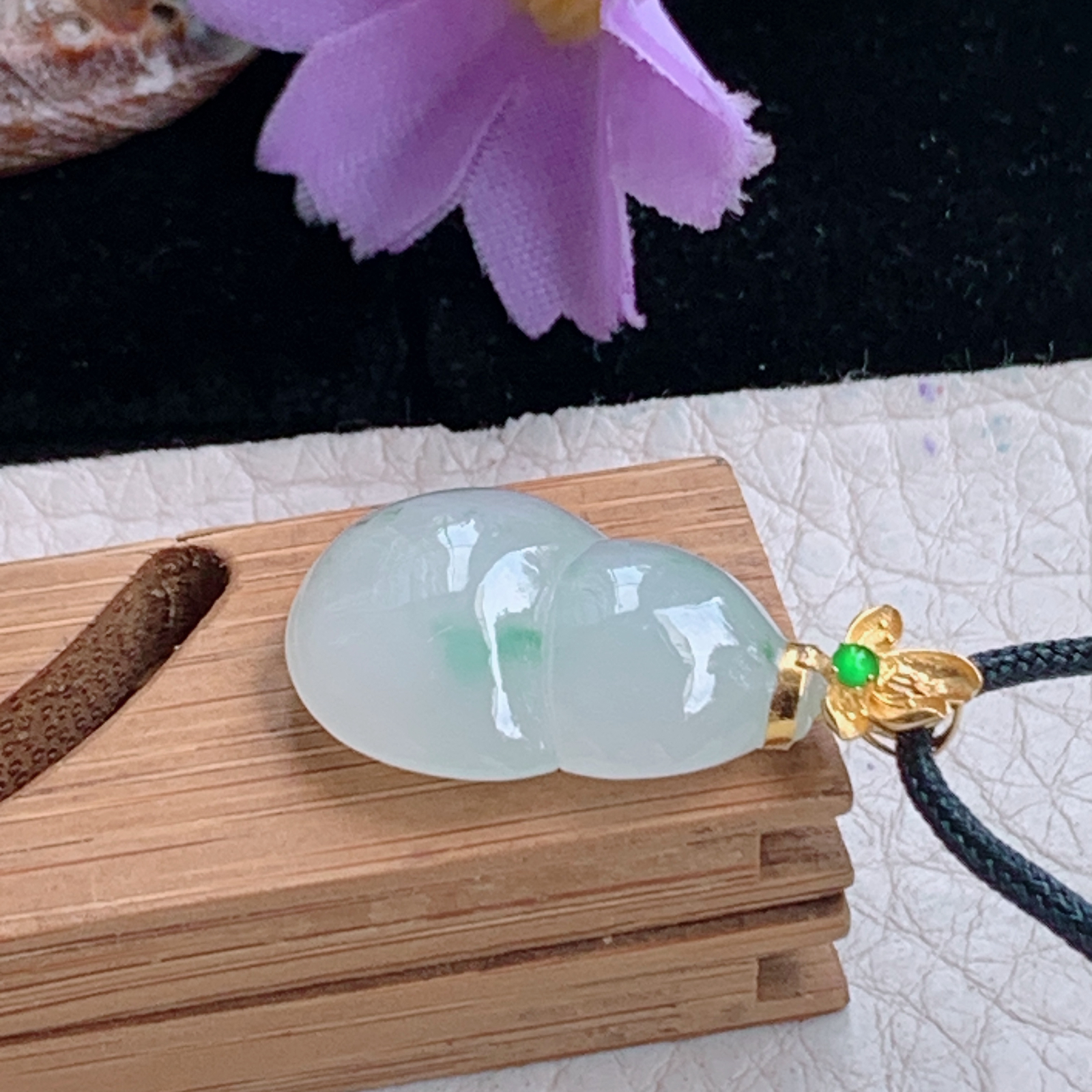 zz3实拍连金28*15.8*7天然缅甸翡翠冰飘花胡芦吊坠 镶金福禄毛衣坠