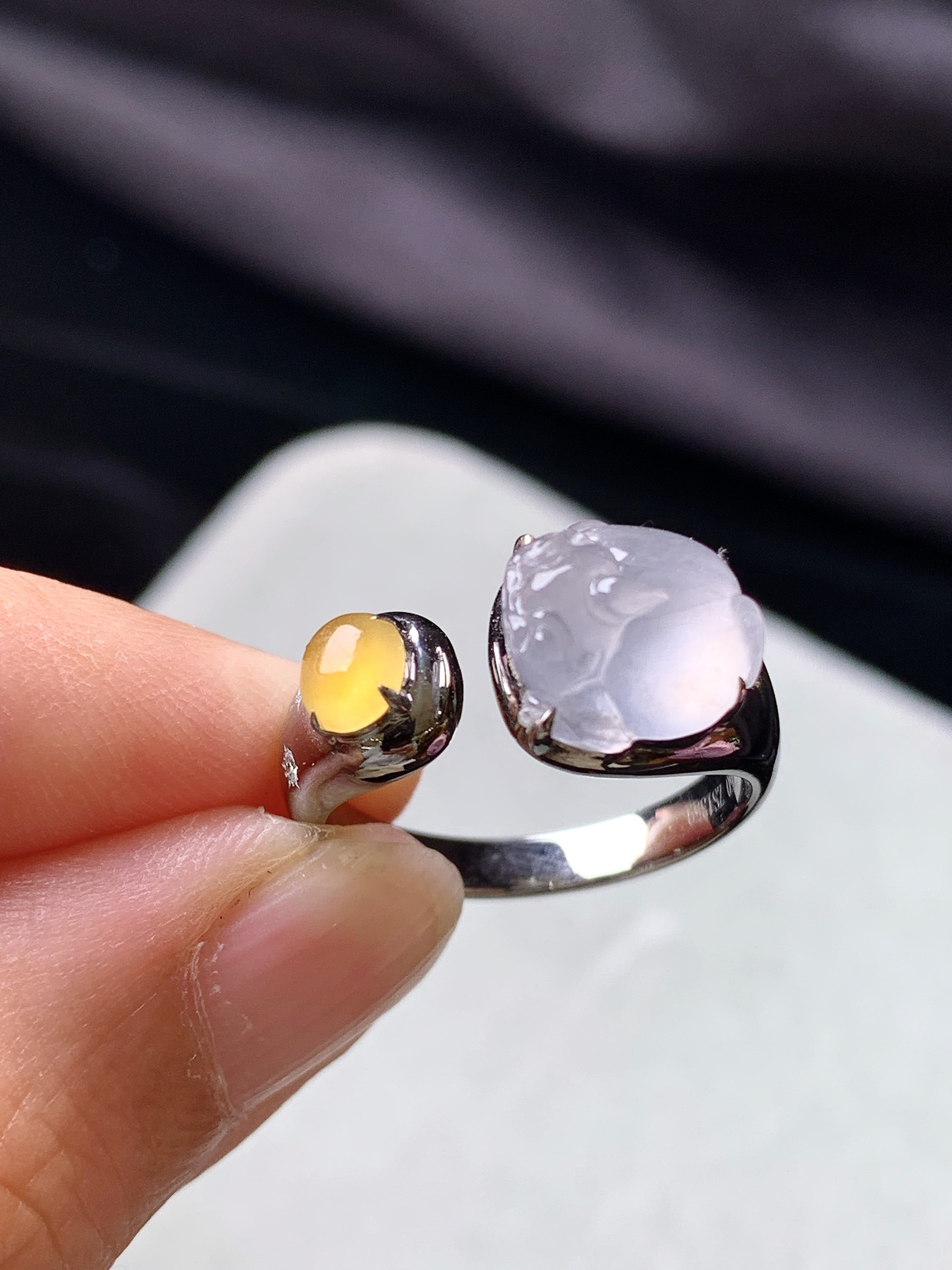 18k金钻镶嵌冰种貔貅戒指 玉质细腻 色泽艳丽清新 水润亮眼 圈口15.5 整体尺寸9.8*9.6*