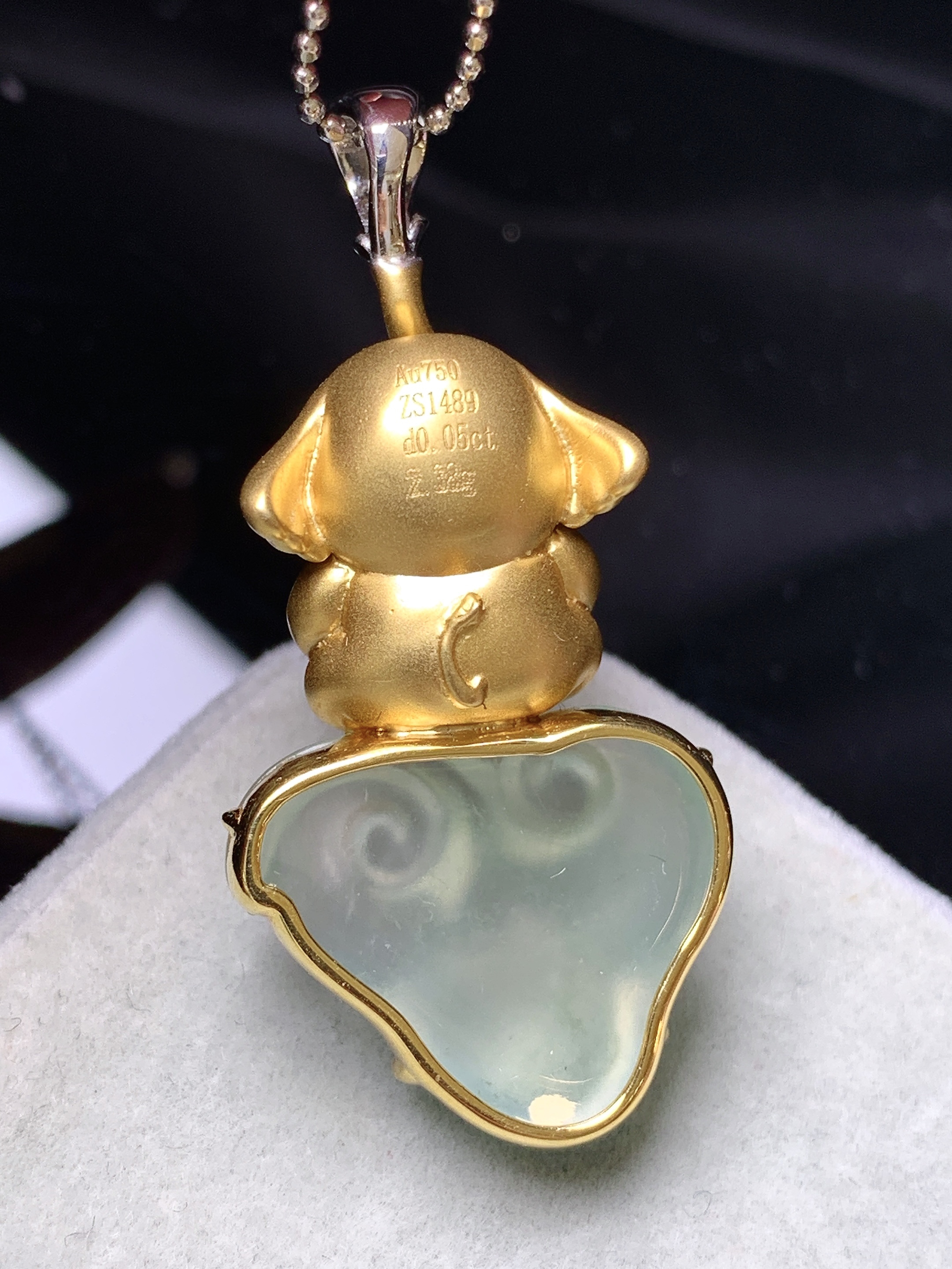 18k金钻镶嵌冰种如意吊坠 玉质细腻 色泽艳丽清新 水润亮眼 整体尺寸42.6*20*7.2m5