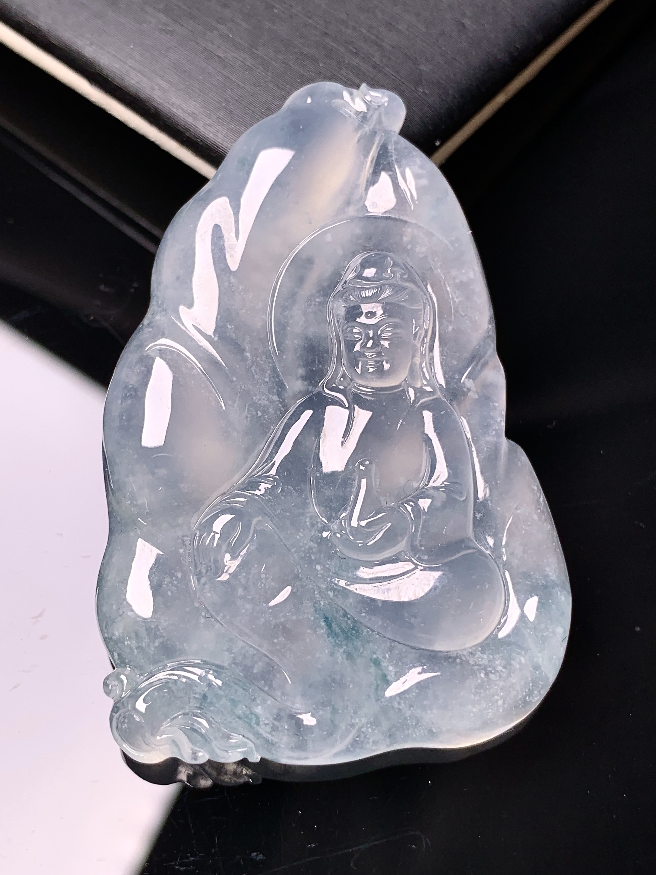 冰种观音菩萨吊坠 玉质细腻 色泽艳丽清新 水润亮眼 整体尺寸50*33.6*6.3x7