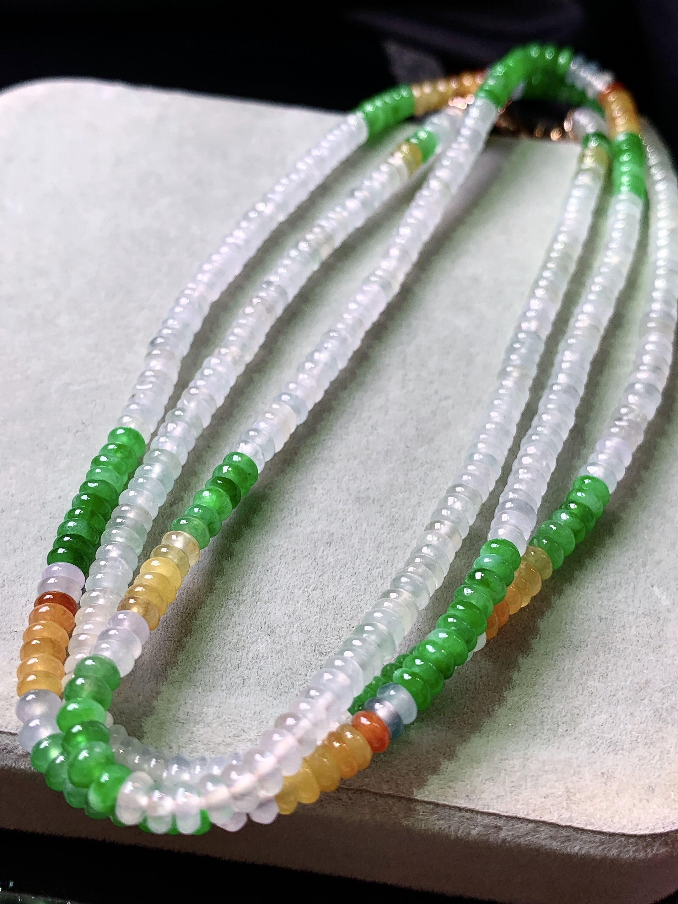 多彩算盘珠项链 玉质细腻 色泽艳丽清新 水润亮眼 整体尺寸3.5*2c5