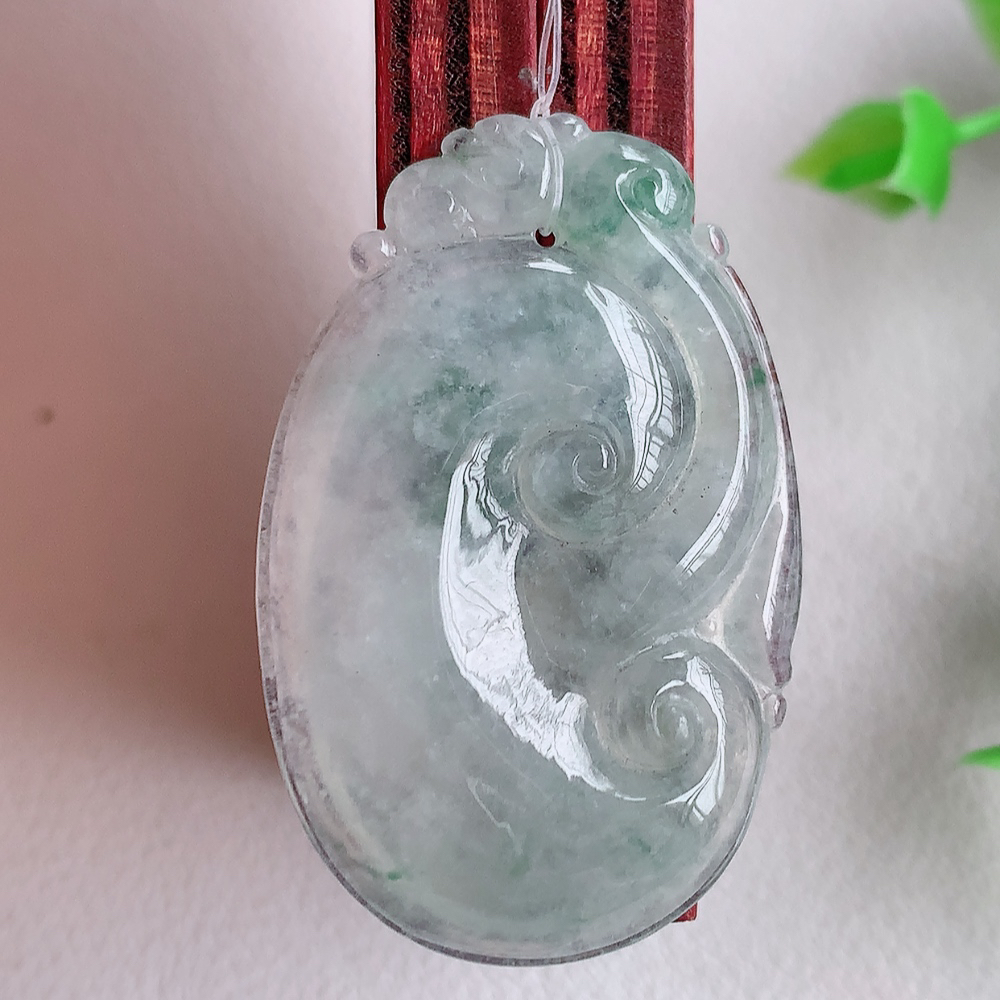 冰润飘花吉祥如意翡翠吊坠  寓意“万事如意，吉祥如意,福寿绵长 心想事成”饱满大气，通透水润  W49.16 尺寸：36.5-23.5-5mm