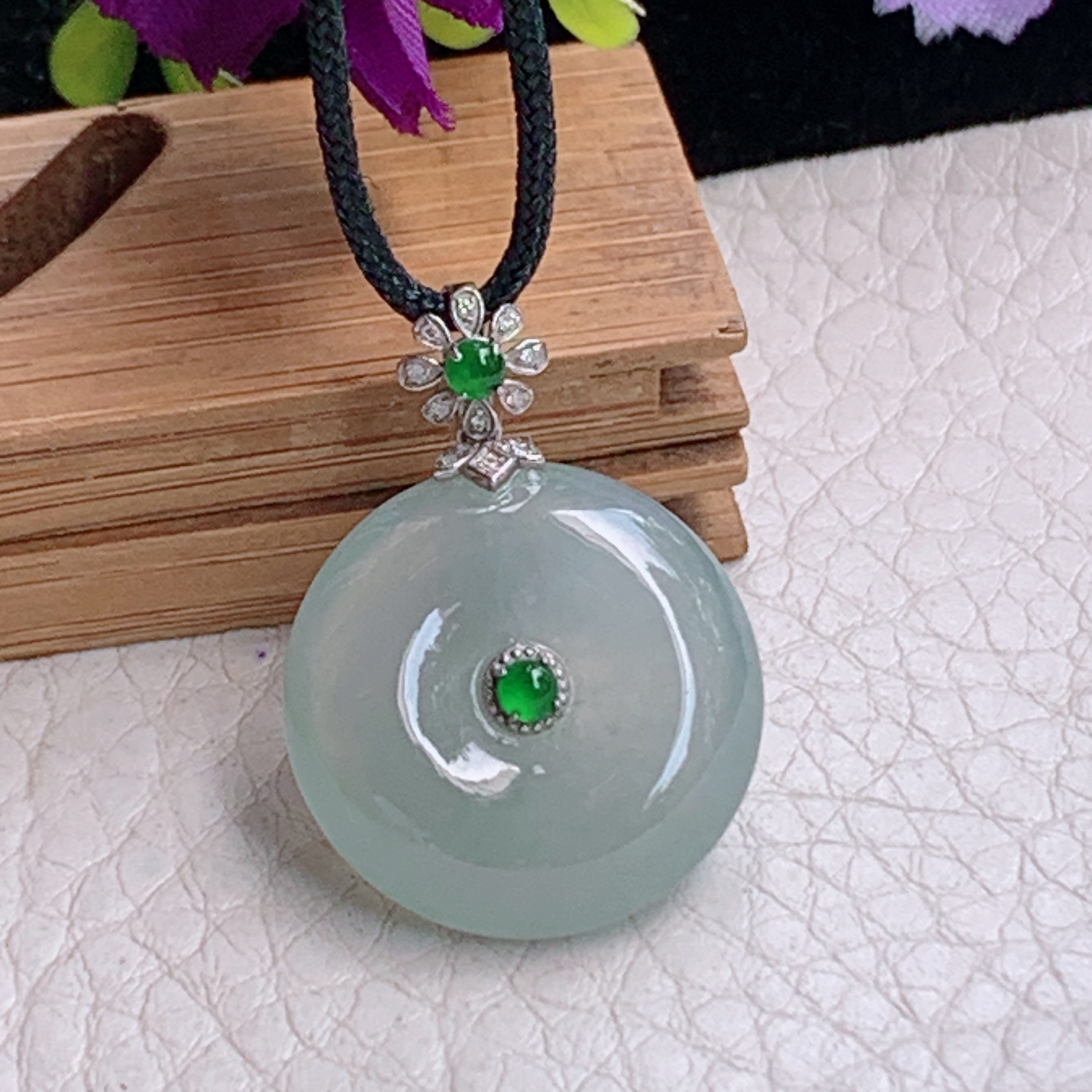 zz3实拍26.8*19.5*6天然缅甸翡翠冰透平安扣吊坠 镶金玉扣锁骨坠