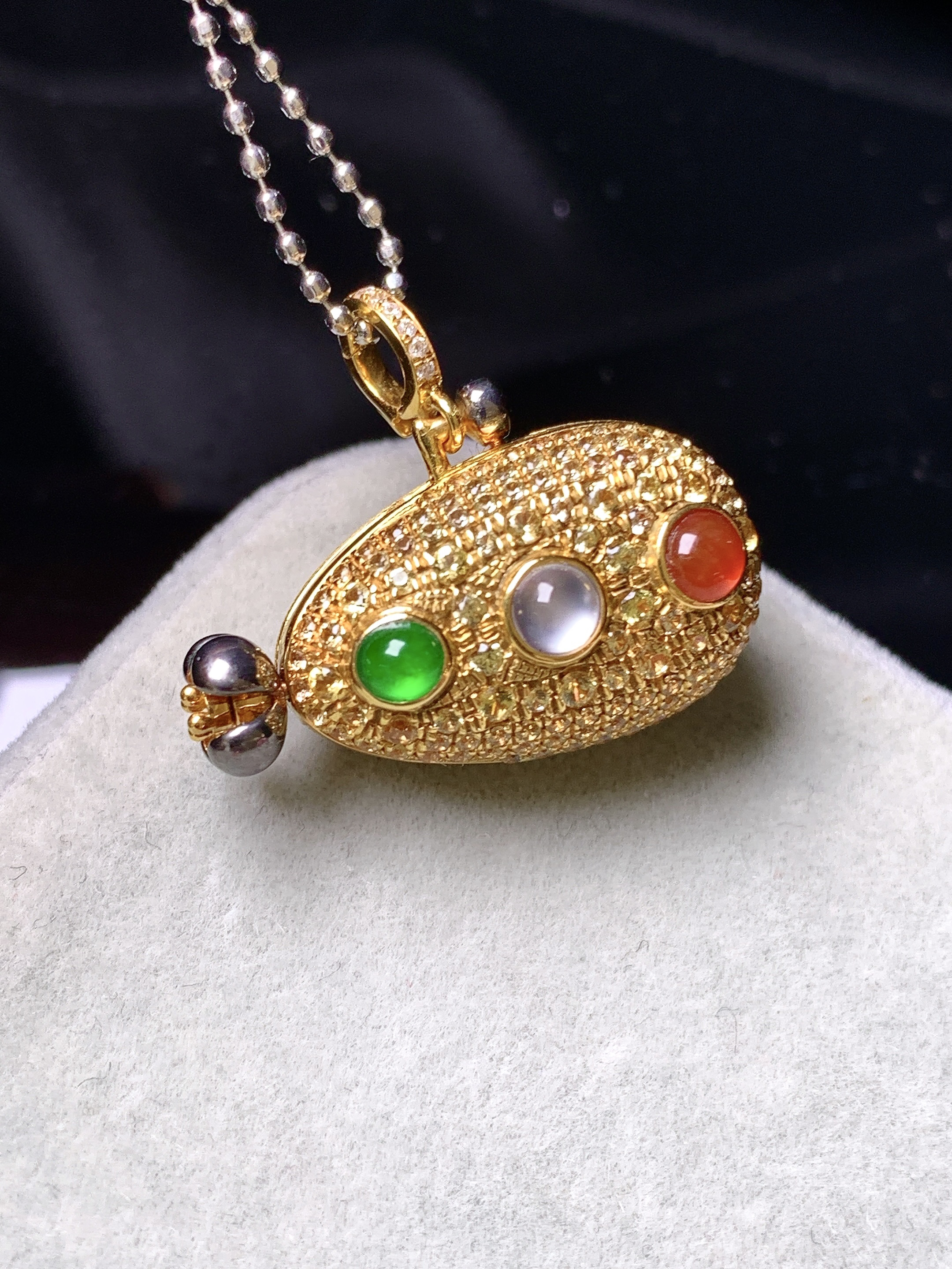 18k金钻镶嵌冰黄红蛋面组合吊坠 玉质细腻 色泽艳丽清新 水润亮眼 整体尺寸24*12.5*13.2