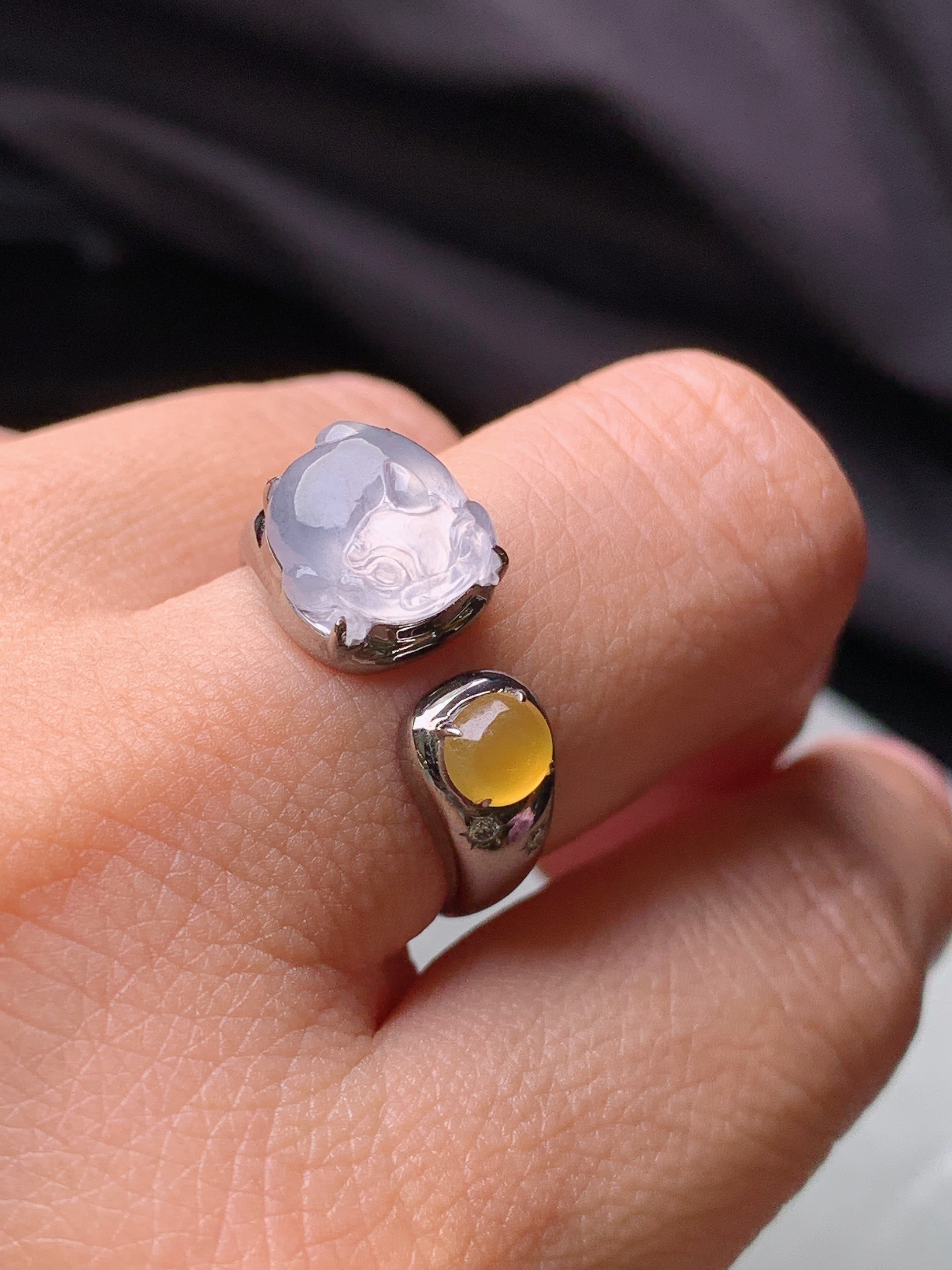 18k金钻镶嵌冰种貔貅戒指 玉质细腻 色泽艳丽清新 水润亮眼 圈口15.5 整体尺寸9.8*9.6*6m5